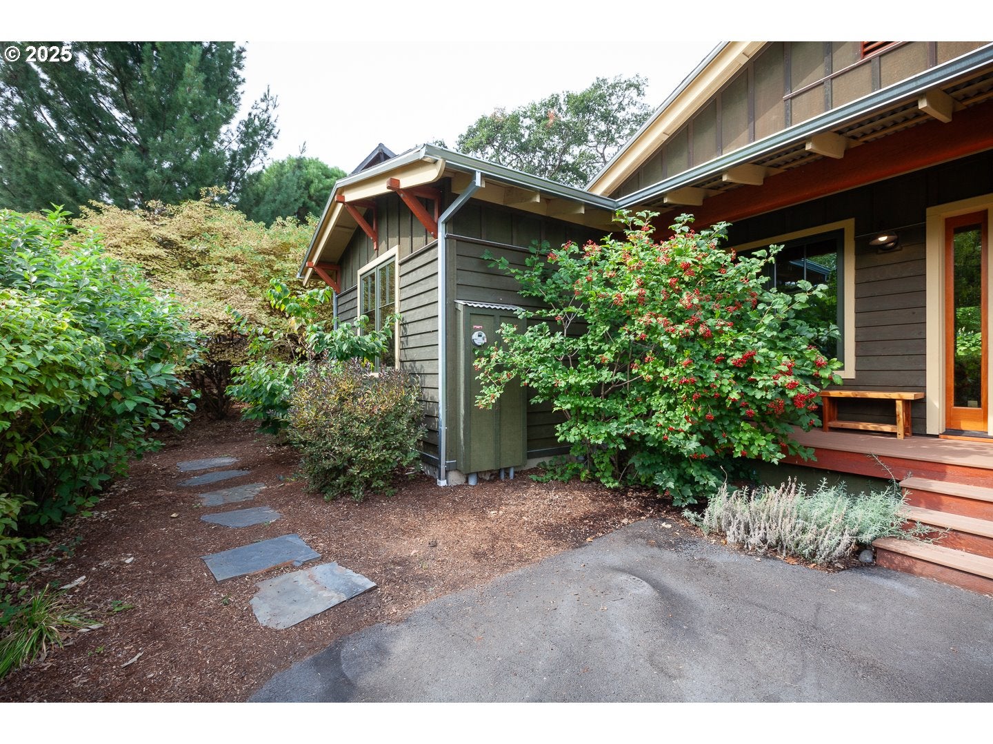 Hood River, Oregon, 97031, United States, 3 Bedrooms Bedrooms, ,3 BathroomsBathrooms,Residential,Active,1927664