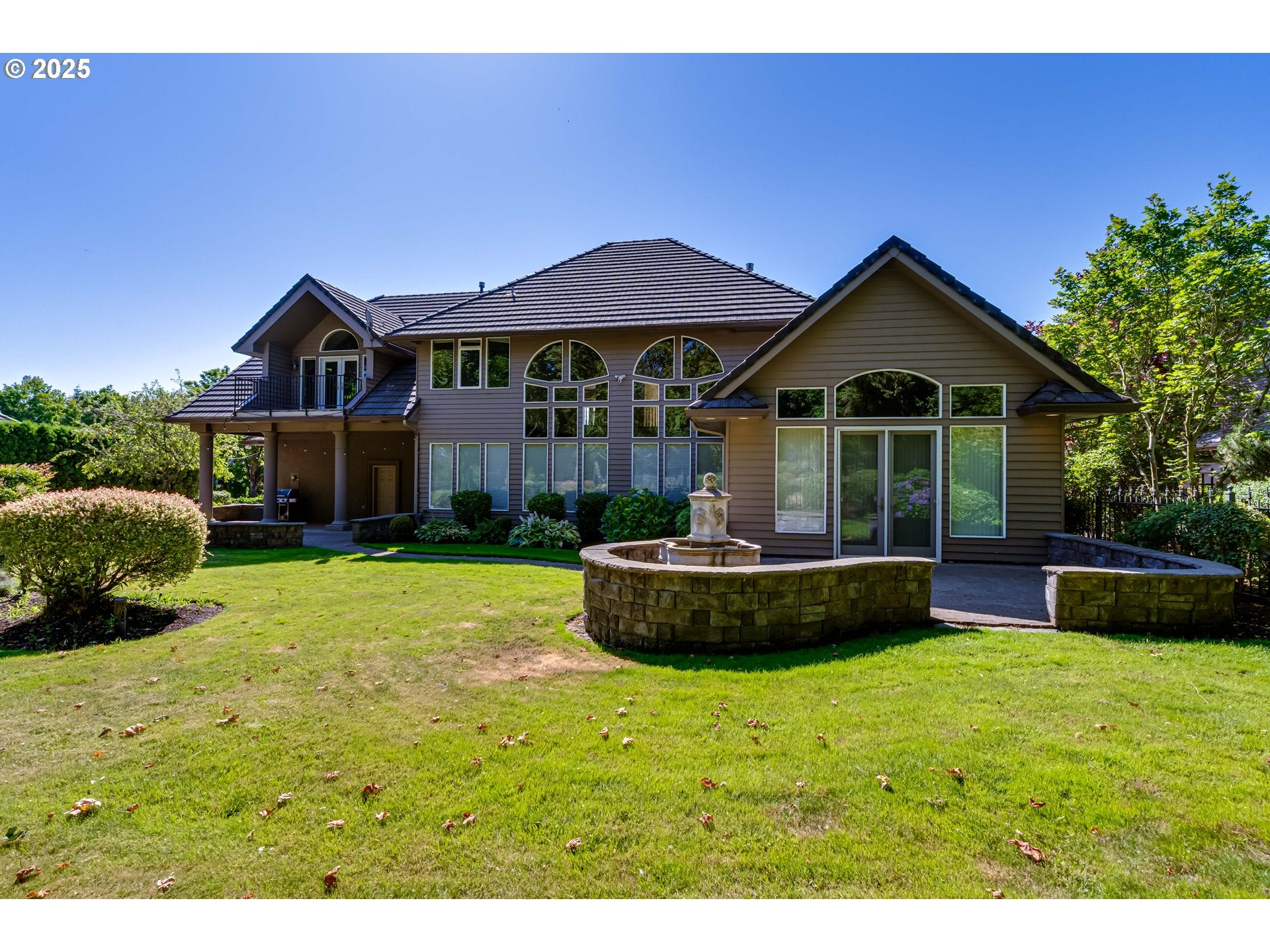 Eugene, Oregon, 97401, United States, 4 Bedrooms Bedrooms, ,4 BathroomsBathrooms,Residential,Active,1886816