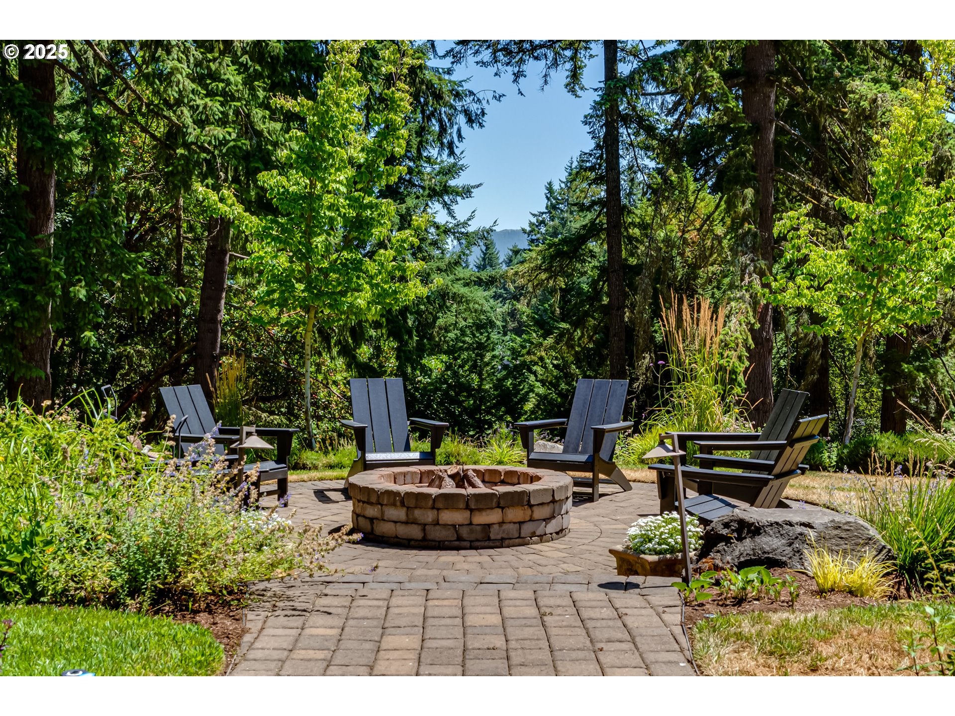 Eugene, Oregon, 97405, United States, ,5 BathroomsBathrooms,Residential,Active,1899898