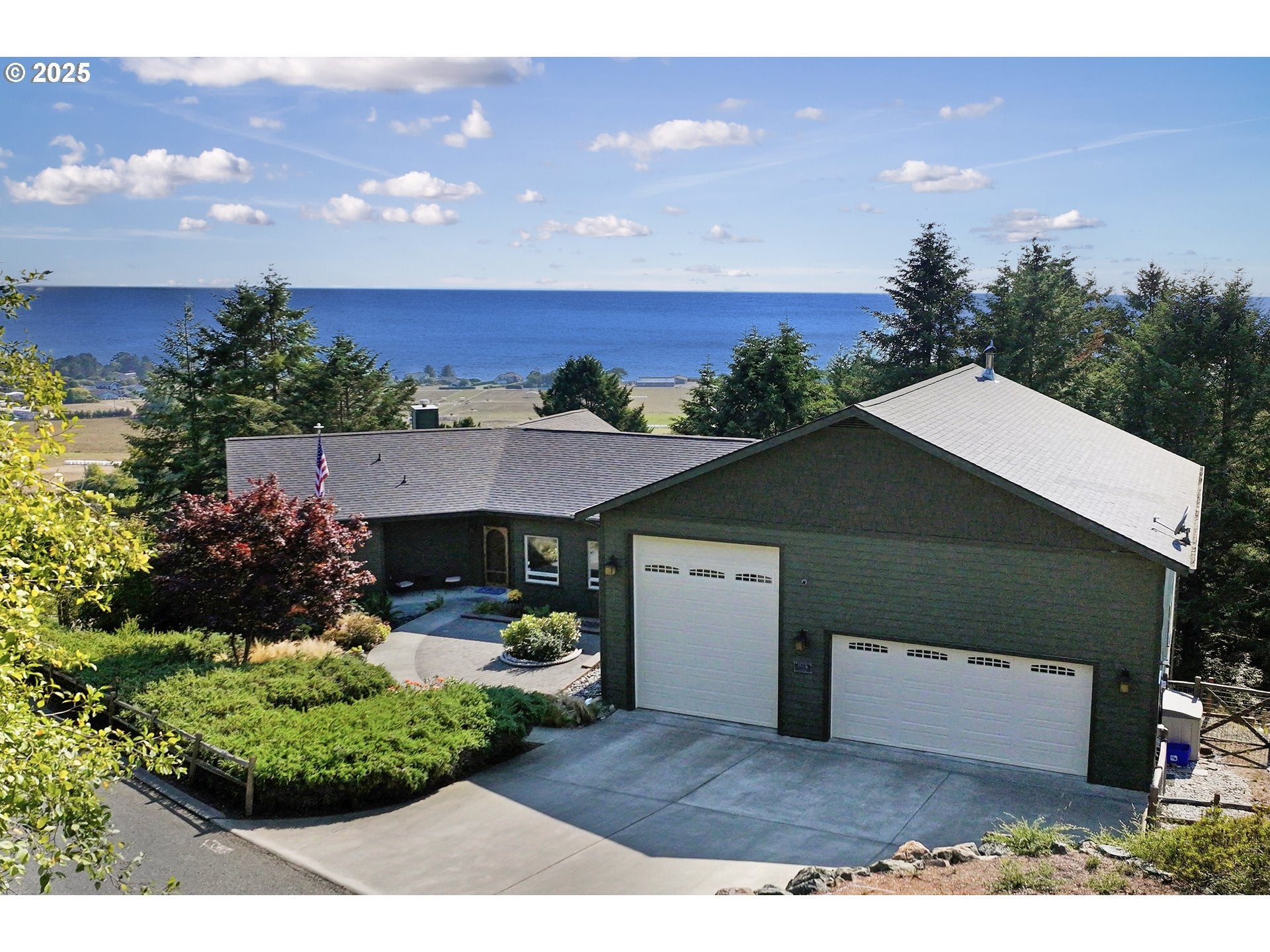 Brookings, Oregon, 97415, United States, 3 Bedrooms Bedrooms, ,4 BathroomsBathrooms,Residential,Active,1927672