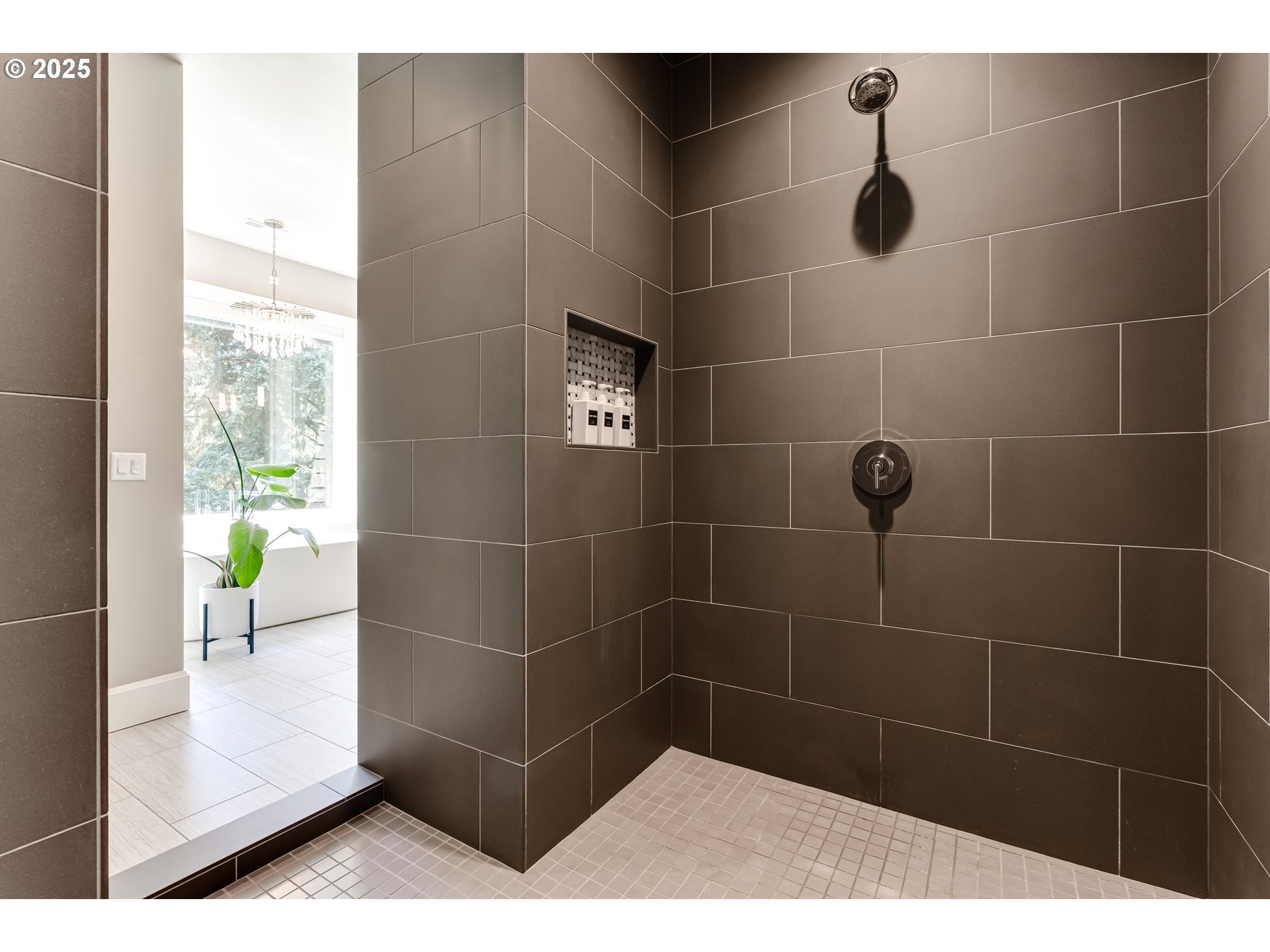 Eugene, Oregon, 97405, United States, ,5 BathroomsBathrooms,Residential,Active,1899898