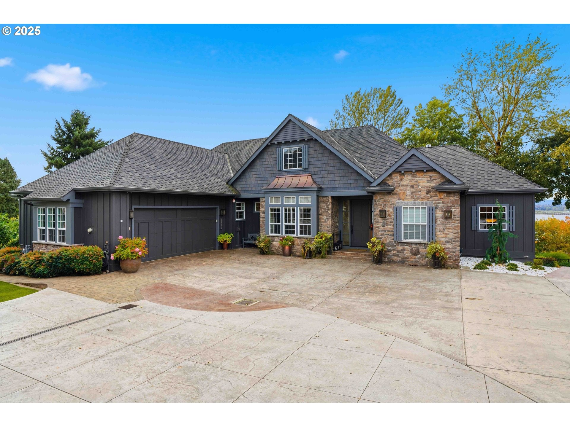 Vancouver, Washington, 98661, United States, 4 Bedrooms Bedrooms, ,7 BathroomsBathrooms,Residential,Active,1985581