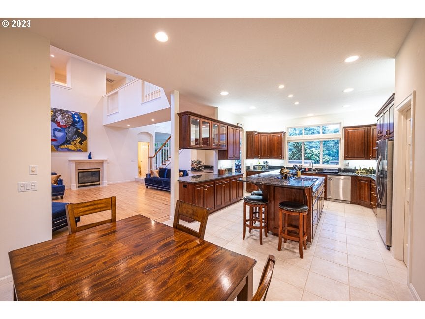 Eugene, Oregon, 97401, United States, 5 Bedrooms Bedrooms, ,5 BathroomsBathrooms,Residential,Active,1986881