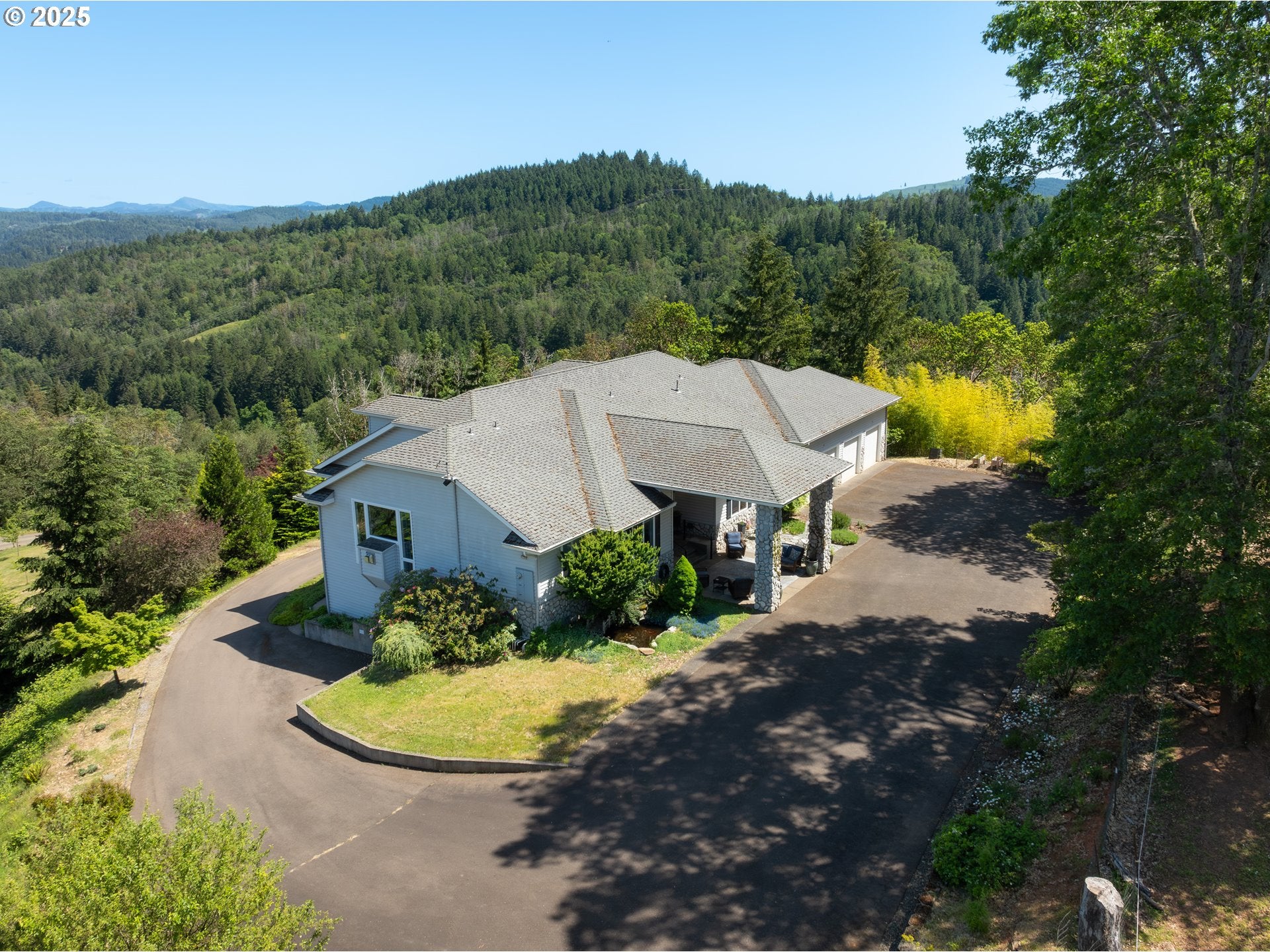 Roseburg, Oregon, 97471, United States, 4 Bedrooms Bedrooms, ,4 BathroomsBathrooms,Residential,Active,1800177