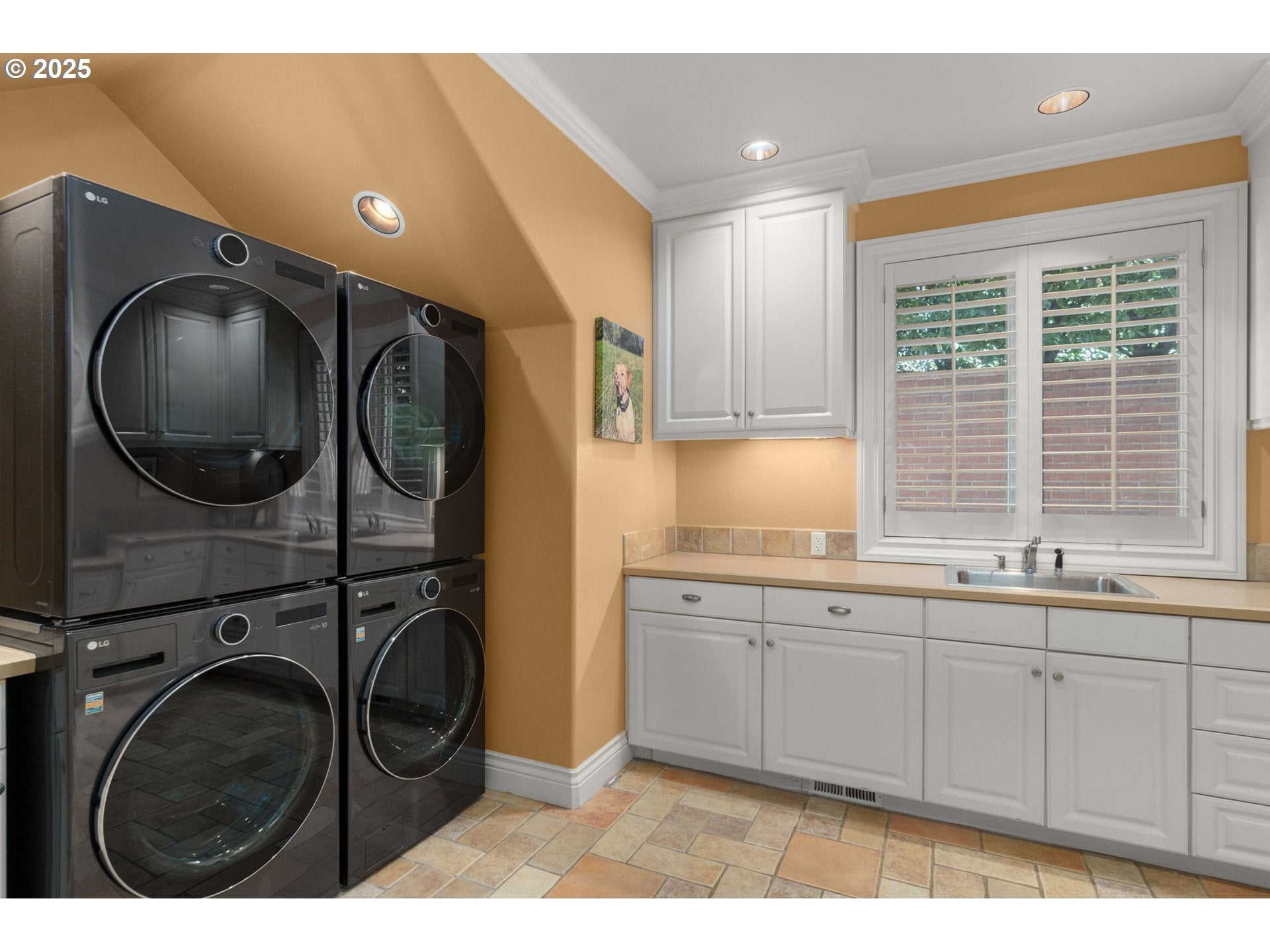 Portland, Oregon, 97229, United States, 5 Bedrooms Bedrooms, ,6 BathroomsBathrooms,Residential,Active,1894169