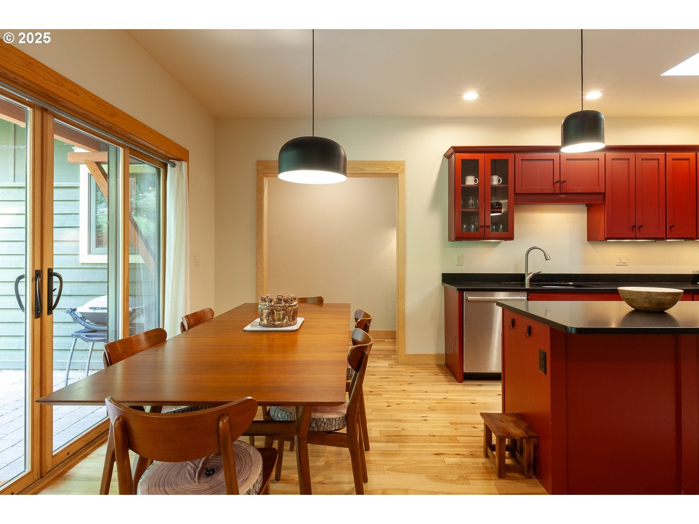Hood River, Oregon, 97031, United States, 3 Bedrooms Bedrooms, ,3 BathroomsBathrooms,Residential,Active,1927664