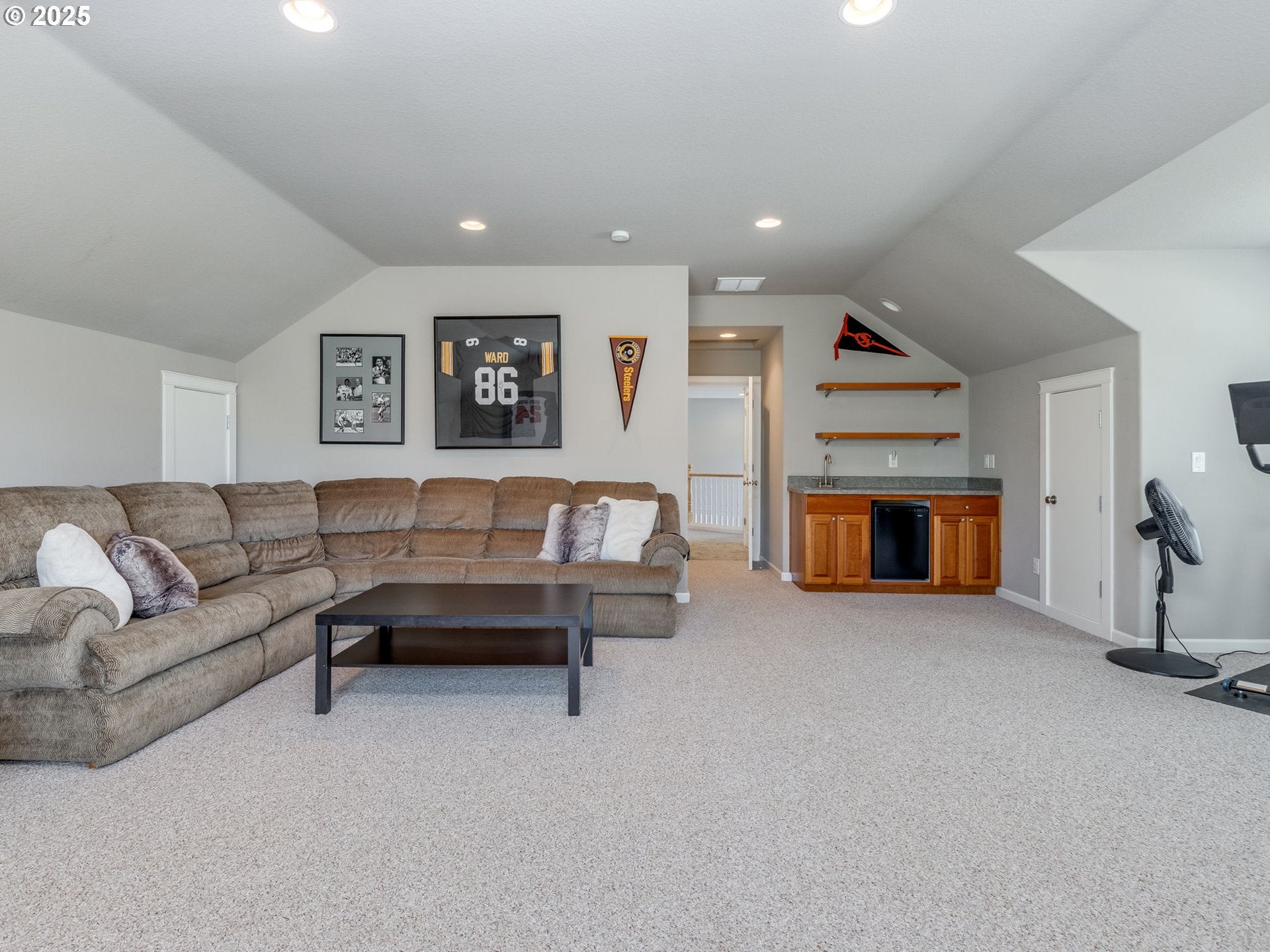 Oregon City, Oregon, 97045, United States, 4 Bedrooms Bedrooms, ,3 BathroomsBathrooms,Residential,Active,1886829