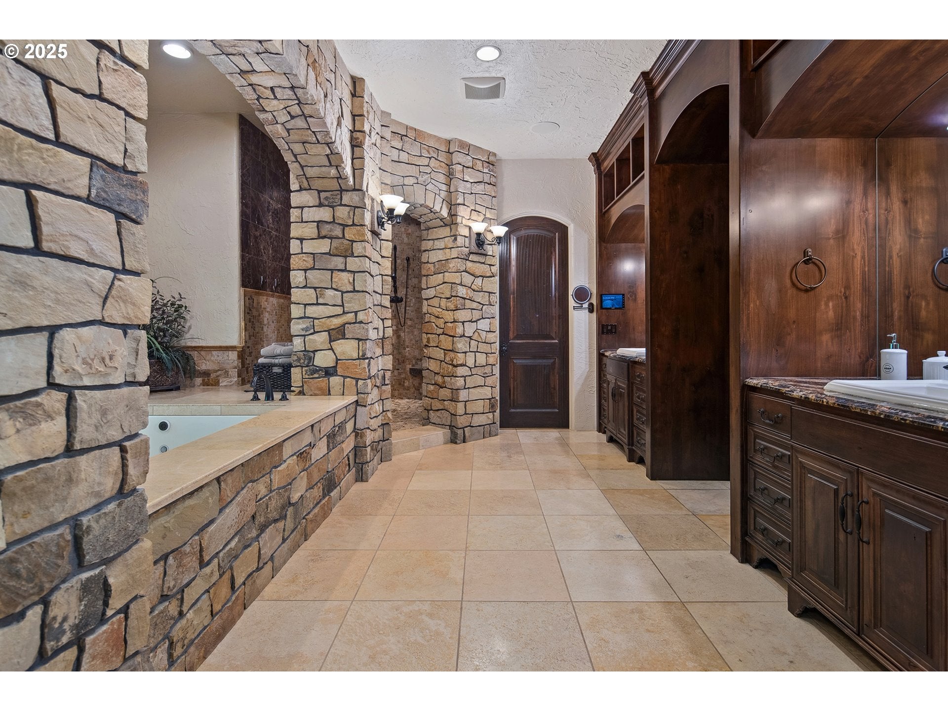 Oregon City, Oregon, 97045, United States, ,6 BathroomsBathrooms,Residential,Contingent,1764514