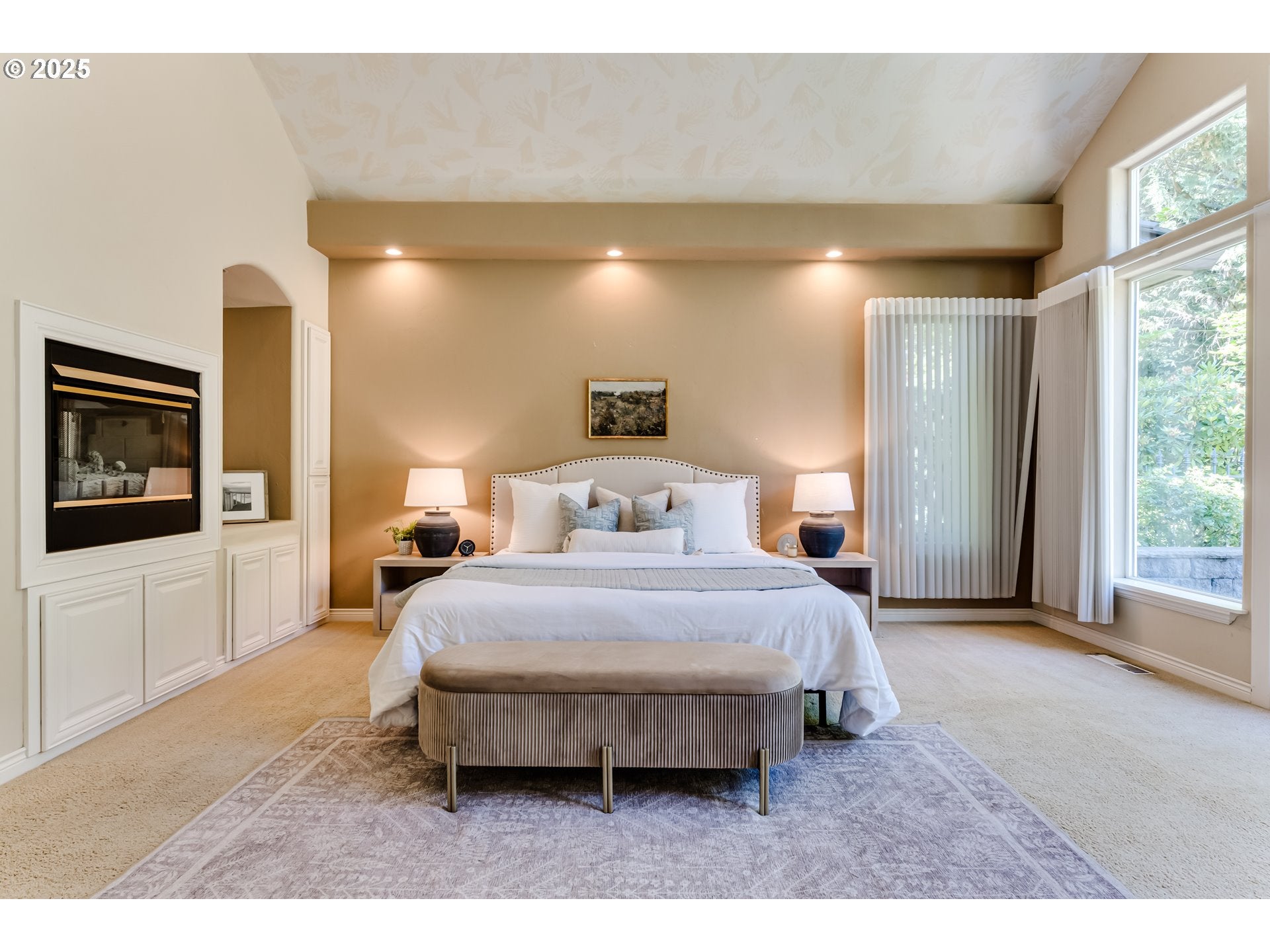 Eugene, Oregon, 97401, United States, 4 Bedrooms Bedrooms, ,4 BathroomsBathrooms,Residential,Active,1886816