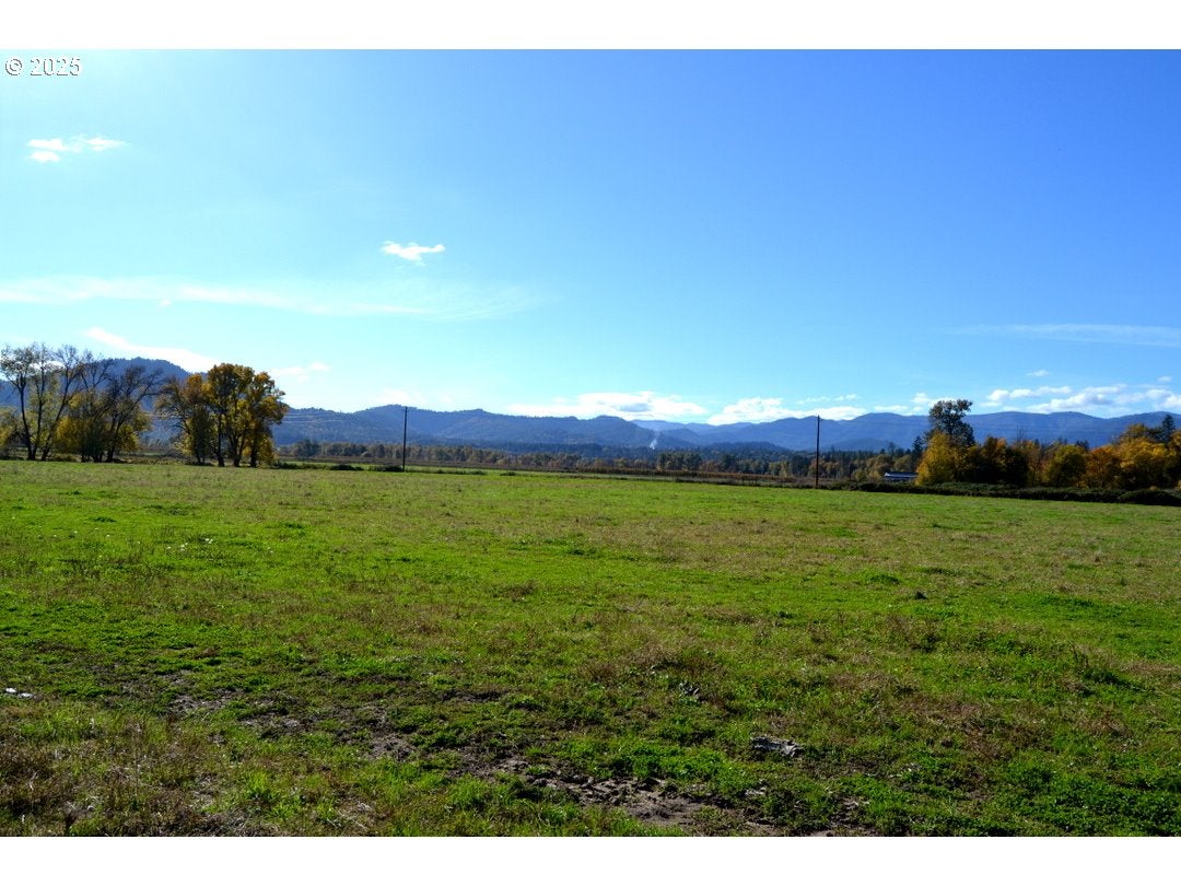 Grants Pass, Oregon, 97526, United States, 4 Bedrooms Bedrooms, ,2 BathroomsBathrooms,Residential,Active,1973321