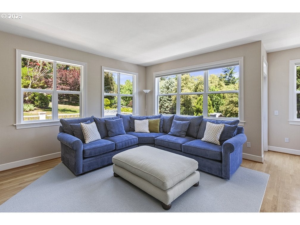 Lake Oswego, Oregon, 97034, United States, 3 Bedrooms Bedrooms, ,3 BathroomsBathrooms,Residential,Active,1862857