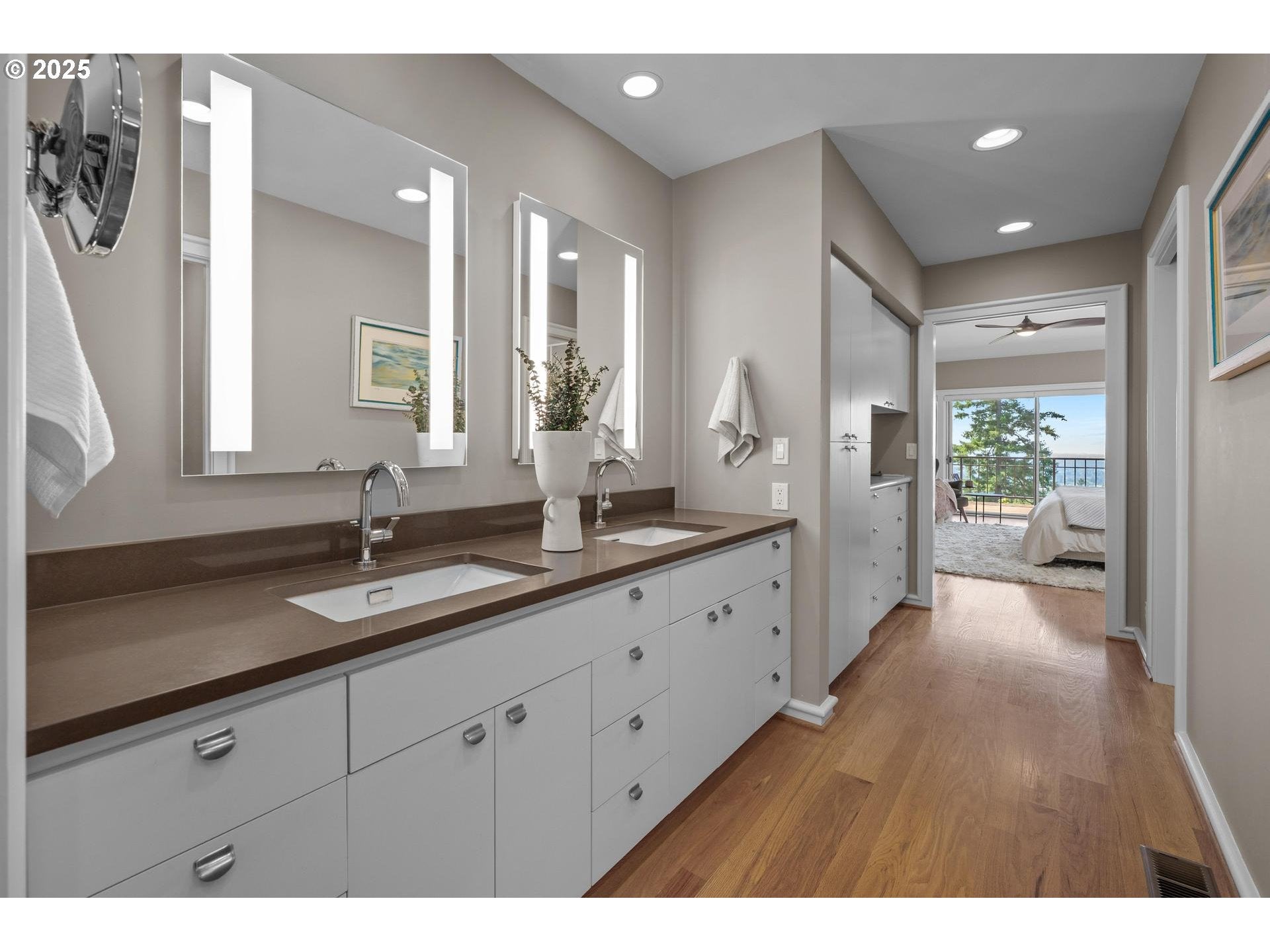 Portland, Oregon, 97225, United States, 4 Bedrooms Bedrooms, ,5 BathroomsBathrooms,Residential,Active,1936425