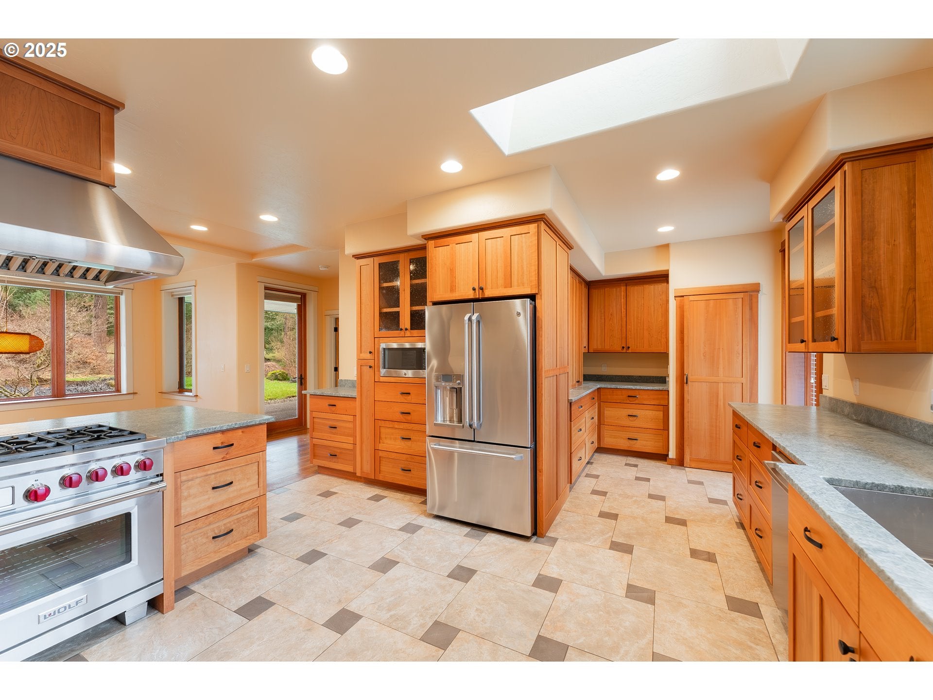 Roseburg, Oregon, 97471, United States, 3 Bedrooms Bedrooms, ,4 BathroomsBathrooms,Residential,Active,1941136