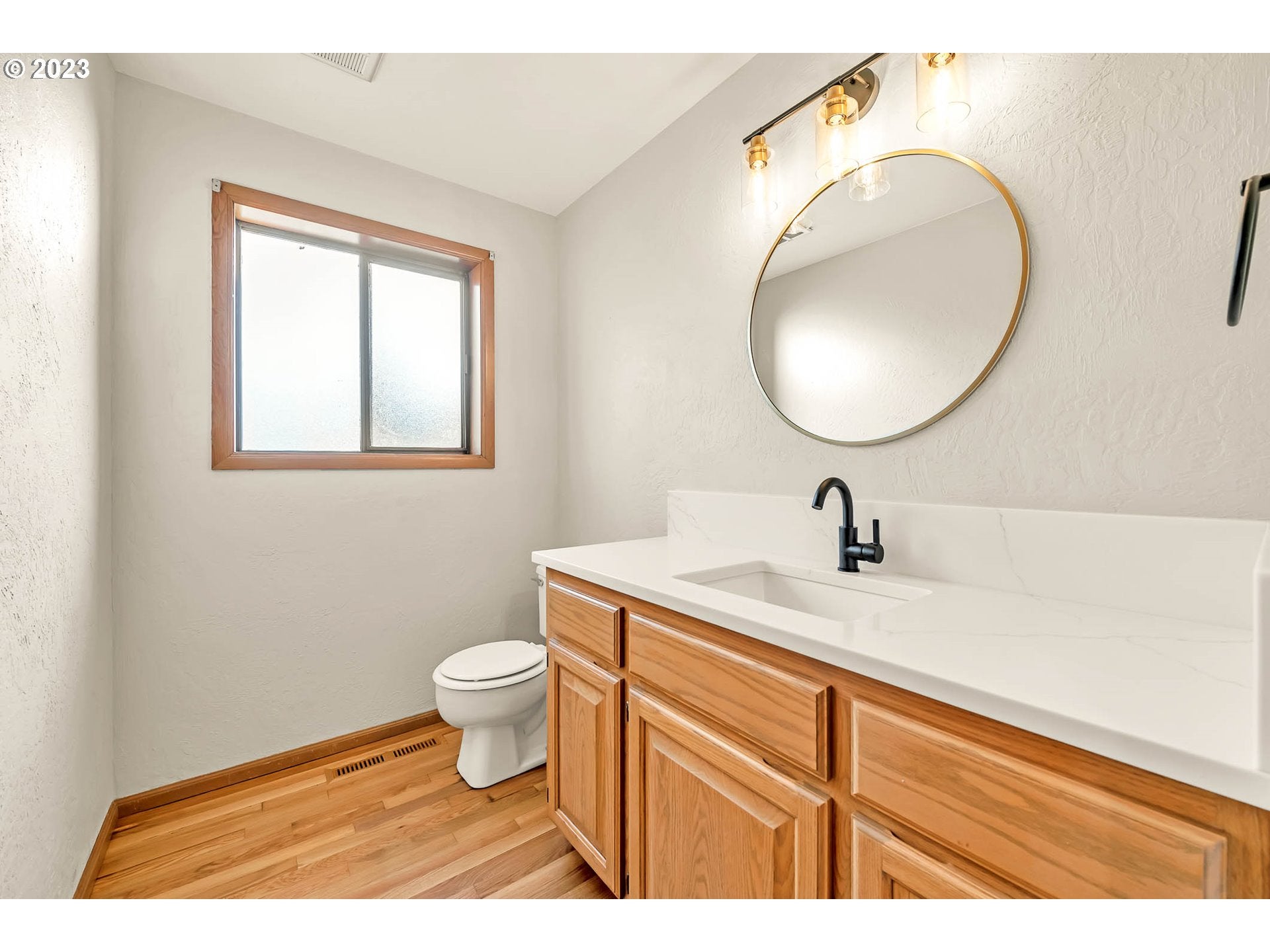 Eugene, Oregon, 97402, United States, 3 Bedrooms Bedrooms, ,3 BathroomsBathrooms,Residential,Active,1900212