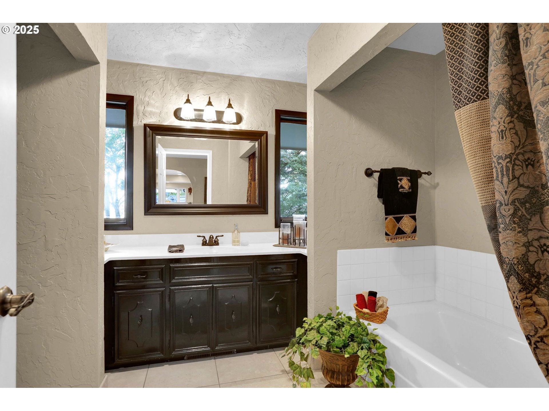 Eugene, Oregon, 97405, United States, 5 Bedrooms Bedrooms, ,4 BathroomsBathrooms,Residential,Active,1964513