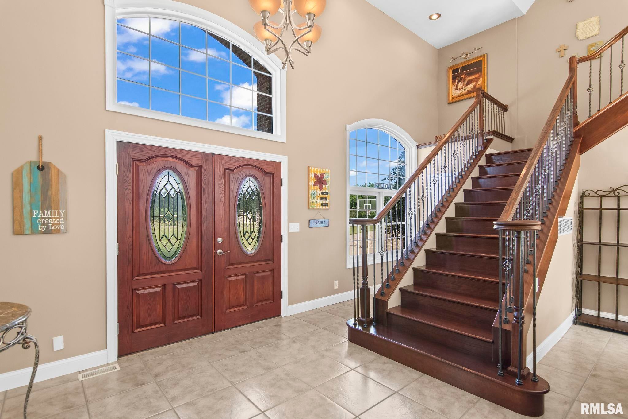 Athens, Illinois, 62613, United States, 5 Bedrooms Bedrooms, ,7 BathroomsBathrooms,Residential,Active,1898238