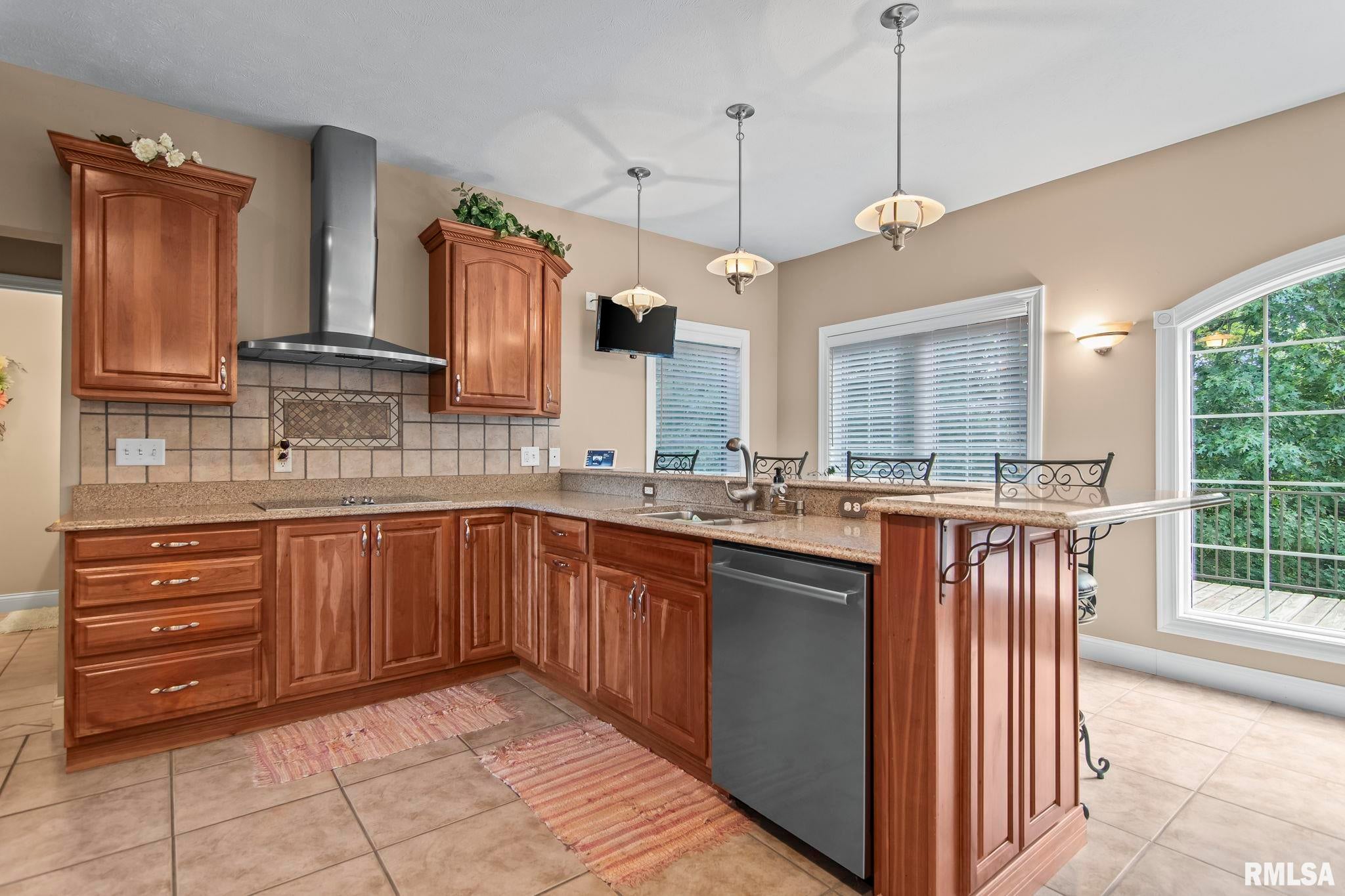 Athens, Illinois, 62613, United States, 5 Bedrooms Bedrooms, ,7 BathroomsBathrooms,Residential,Active,1898238