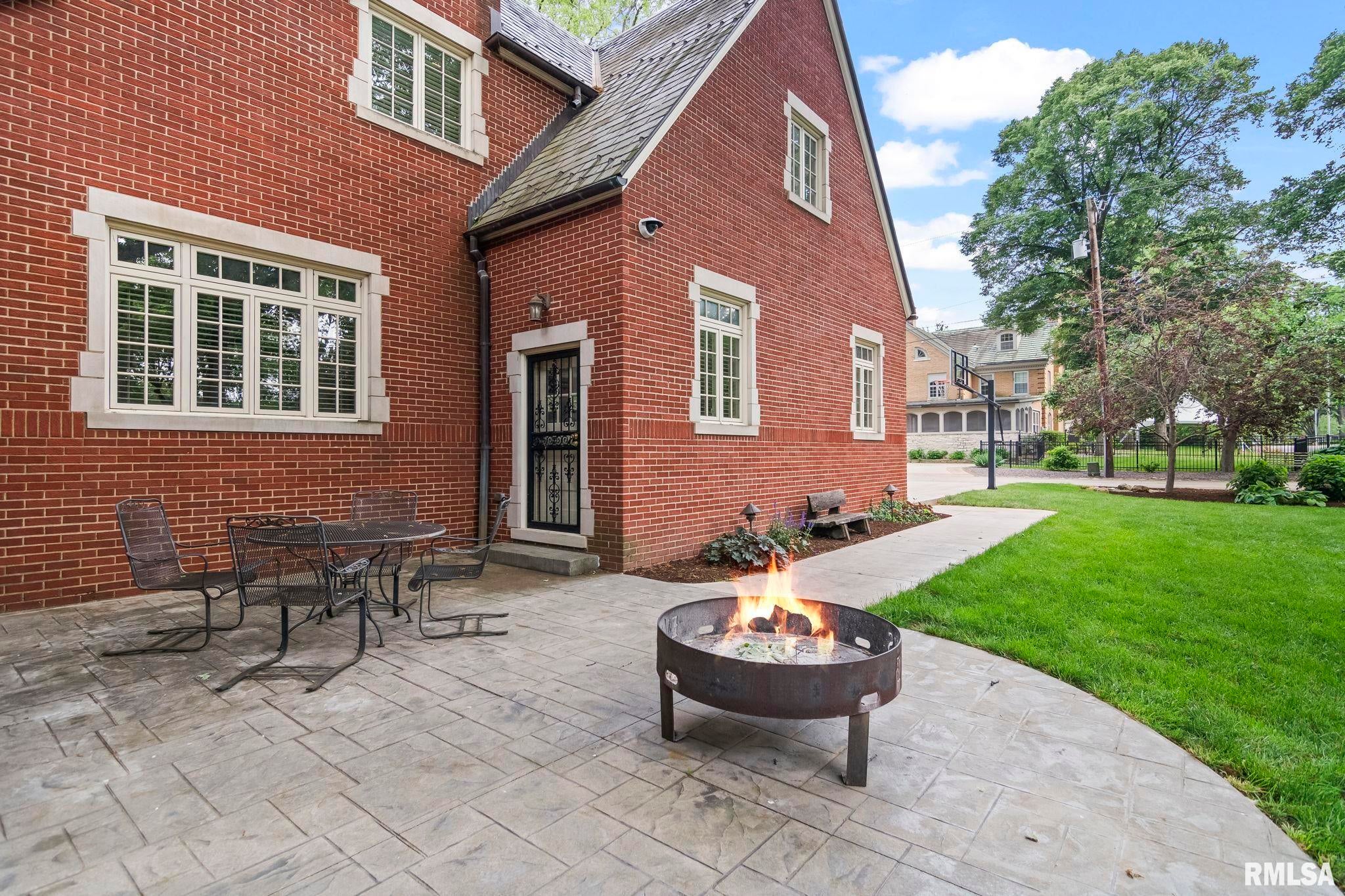 Springfield, Illinois, 62704, United States, 6 Bedrooms Bedrooms, ,7 BathroomsBathrooms,Residential,Active,1820370