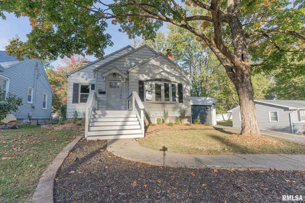 811 N COLLEGE ST, SALEM, IL 62881 - Image 1