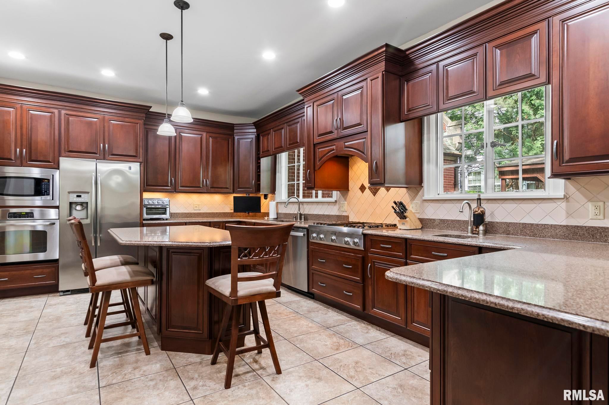 Springfield, Illinois, 62704, United States, 6 Bedrooms Bedrooms, ,7 BathroomsBathrooms,Residential,Active,1820370