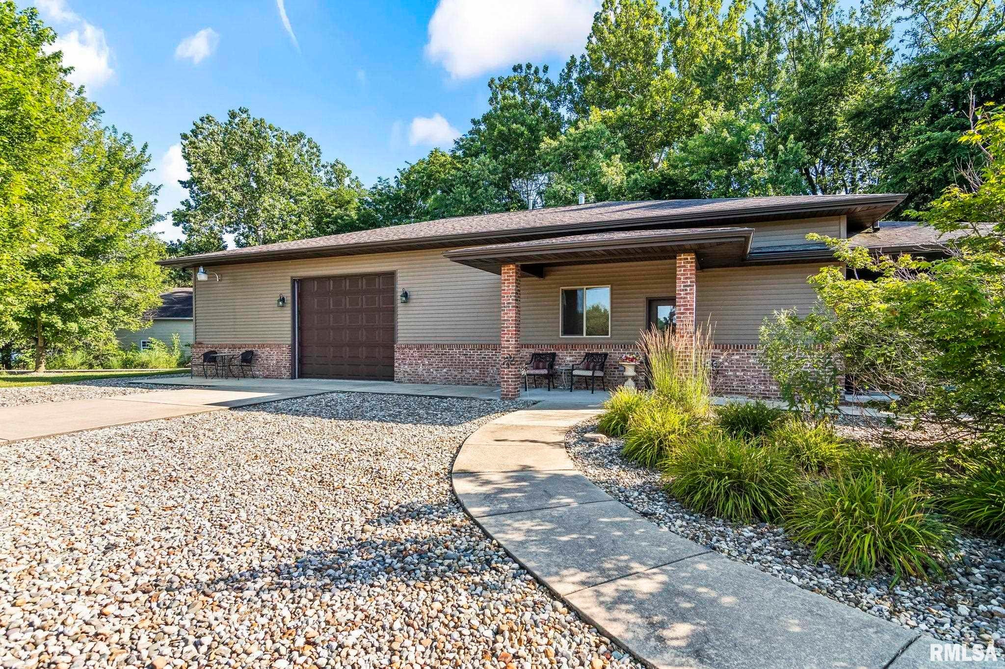 Athens, Illinois, 62613, United States, 5 Bedrooms Bedrooms, ,7 BathroomsBathrooms,Residential,Active,1898238