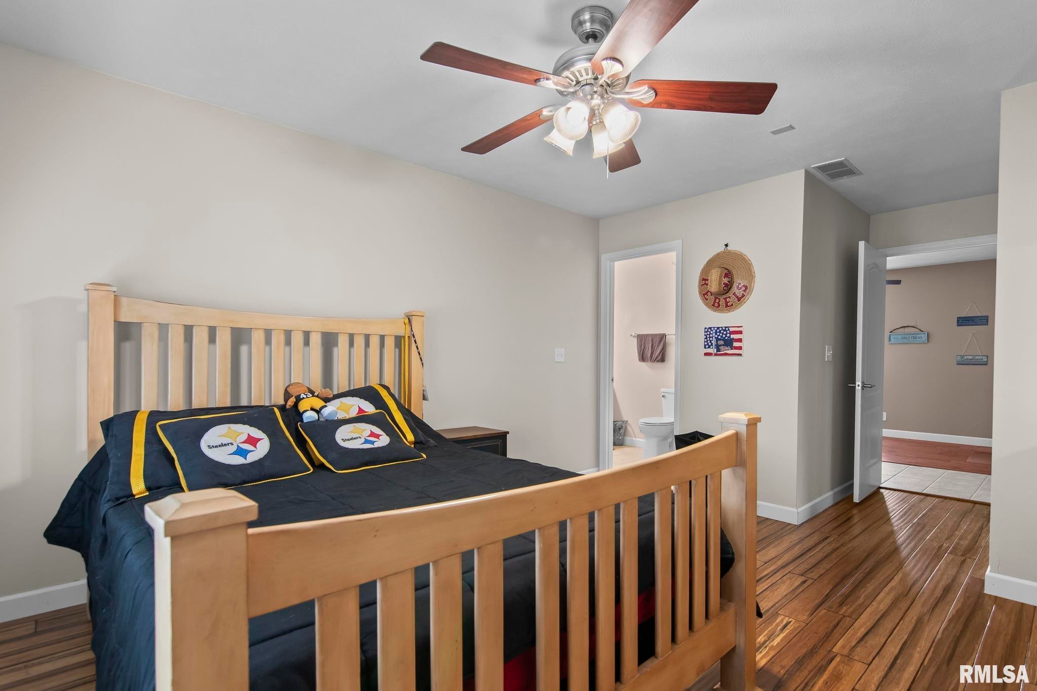 Athens, Illinois, 62613, United States, 5 Bedrooms Bedrooms, ,7 BathroomsBathrooms,Residential,Active,1898238