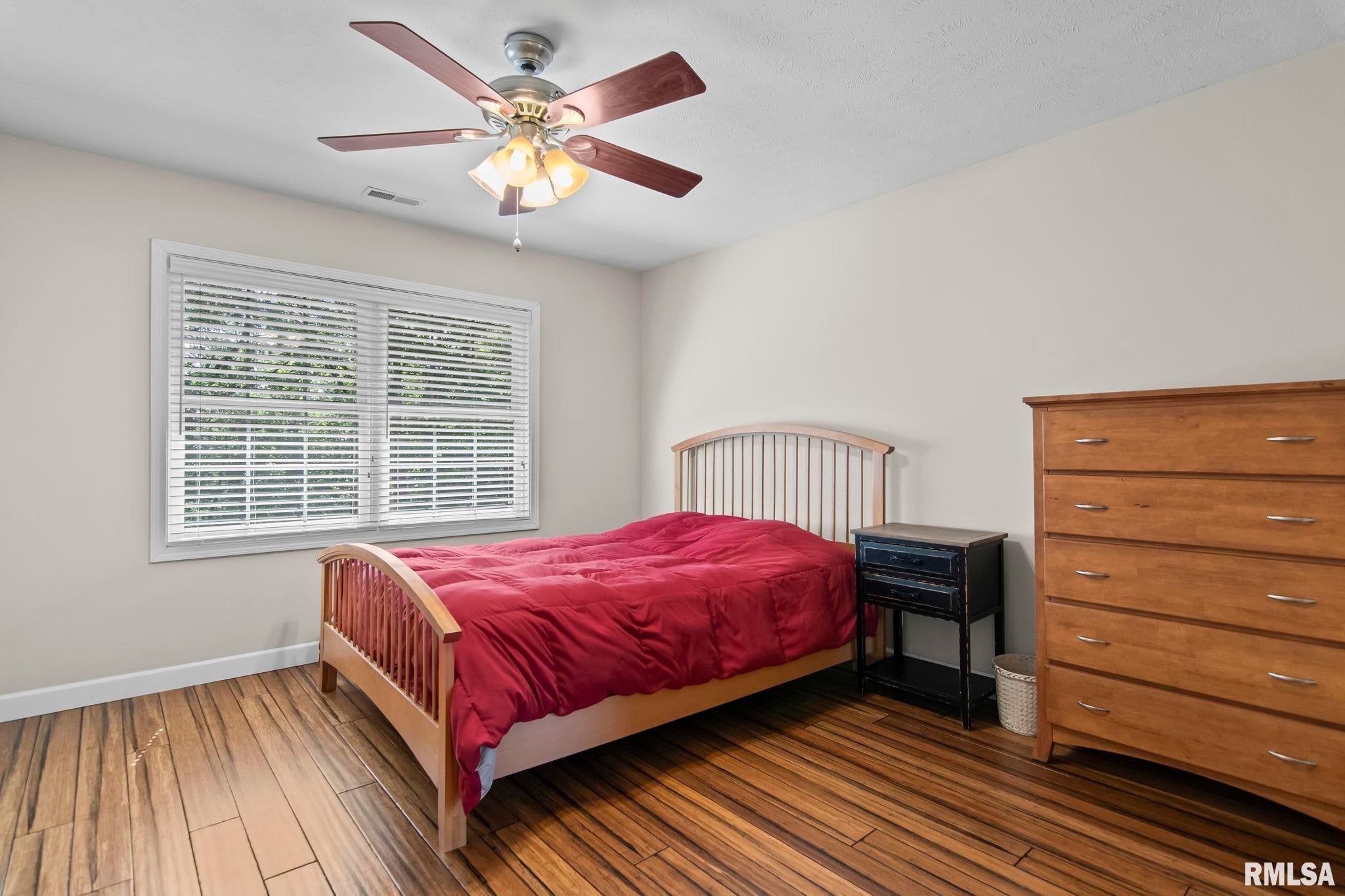 Athens, Illinois, 62613, United States, 5 Bedrooms Bedrooms, ,7 BathroomsBathrooms,Residential,Active,1898238