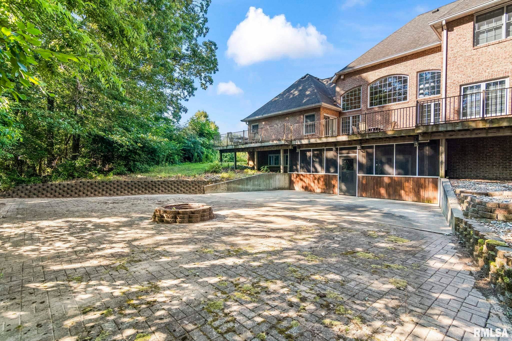 Athens, Illinois, 62613, United States, 5 Bedrooms Bedrooms, ,7 BathroomsBathrooms,Residential,Active,1898238