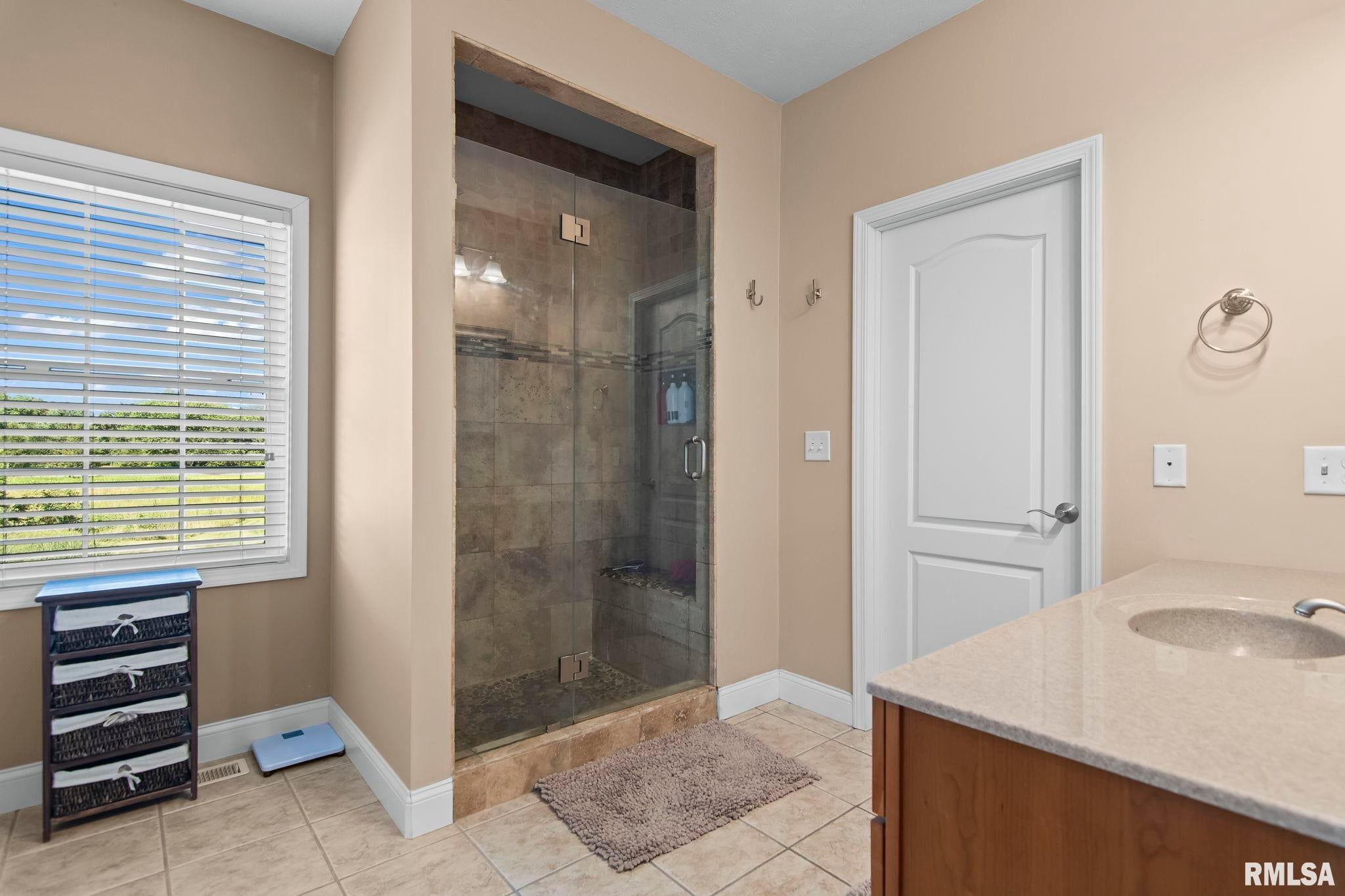 Athens, Illinois, 62613, United States, 5 Bedrooms Bedrooms, ,7 BathroomsBathrooms,Residential,Active,1898238