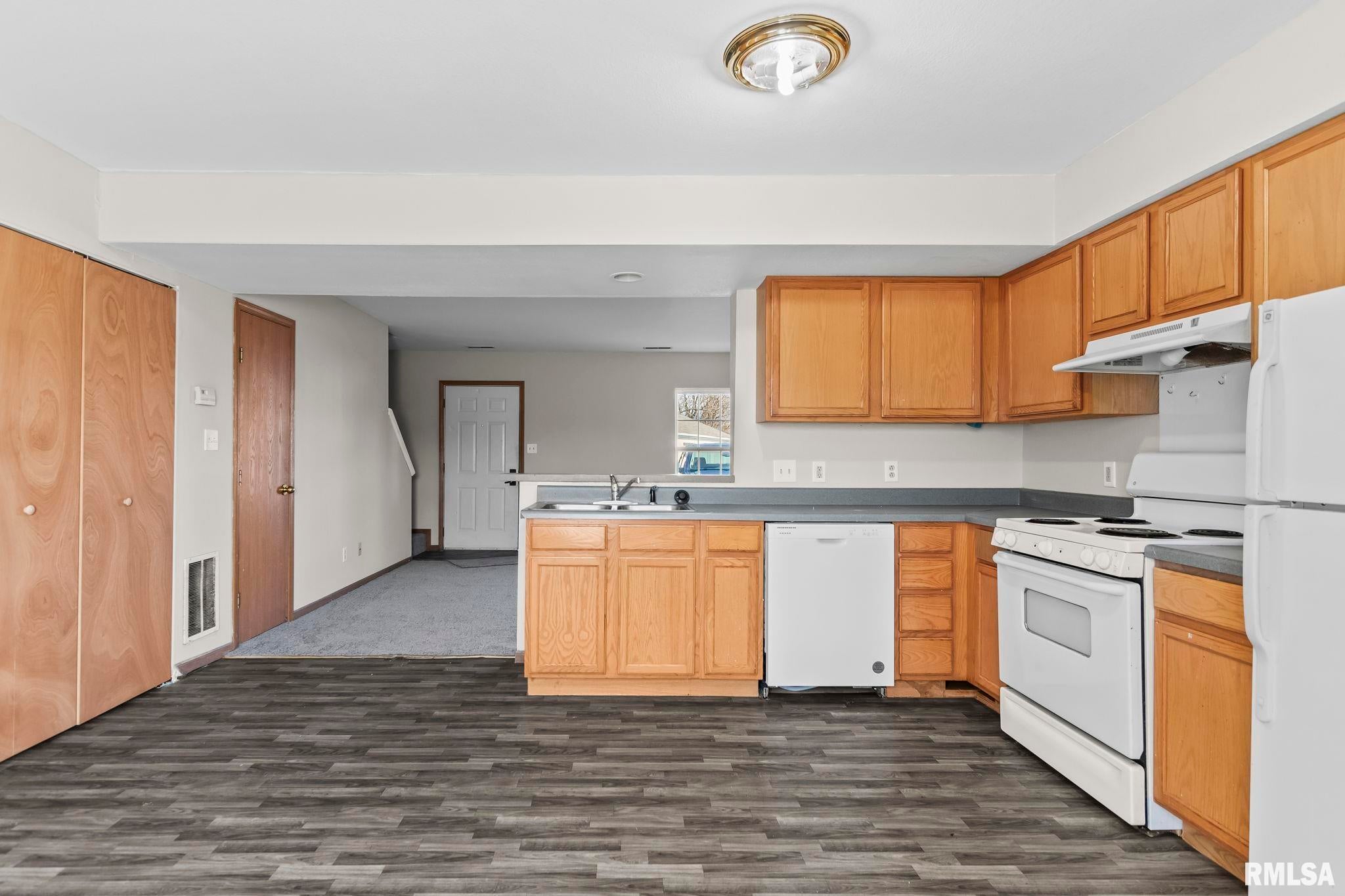 Chatham, Illinois, 62629, United States, ,Residential,Contingent,1788474