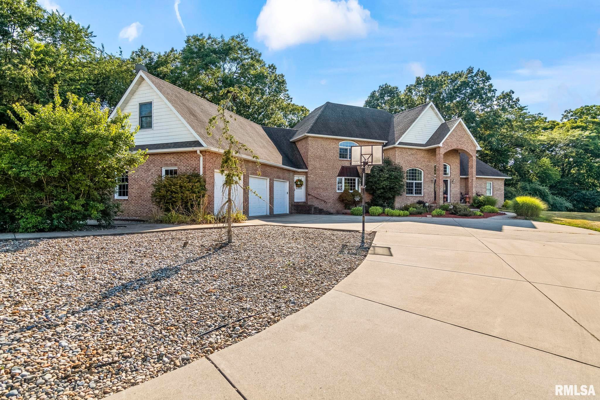 Athens, Illinois, 62613, United States, 5 Bedrooms Bedrooms, ,7 BathroomsBathrooms,Residential,Active,1898238