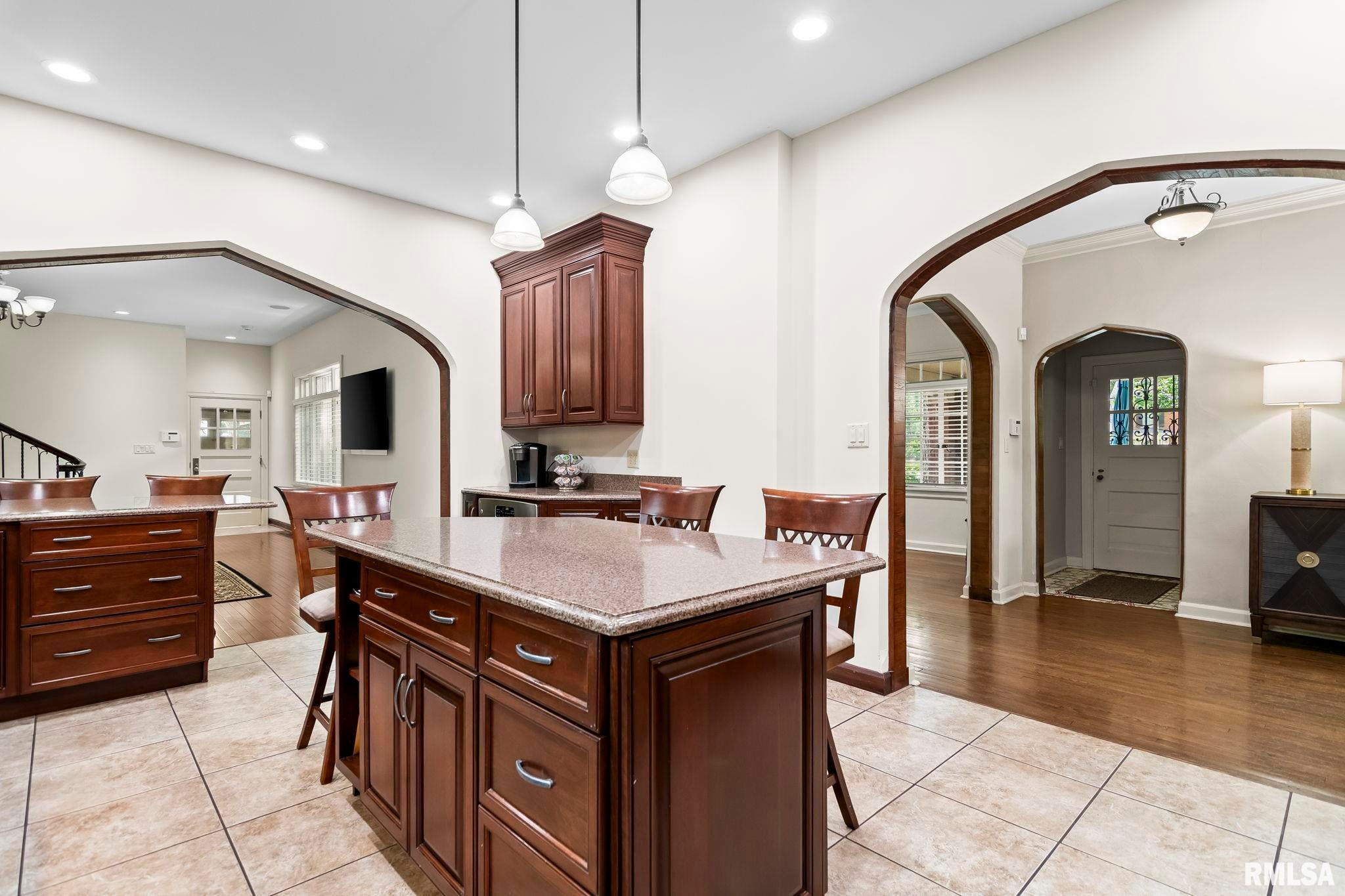 Springfield, Illinois, 62704, United States, 6 Bedrooms Bedrooms, ,7 BathroomsBathrooms,Residential,Active,1820370