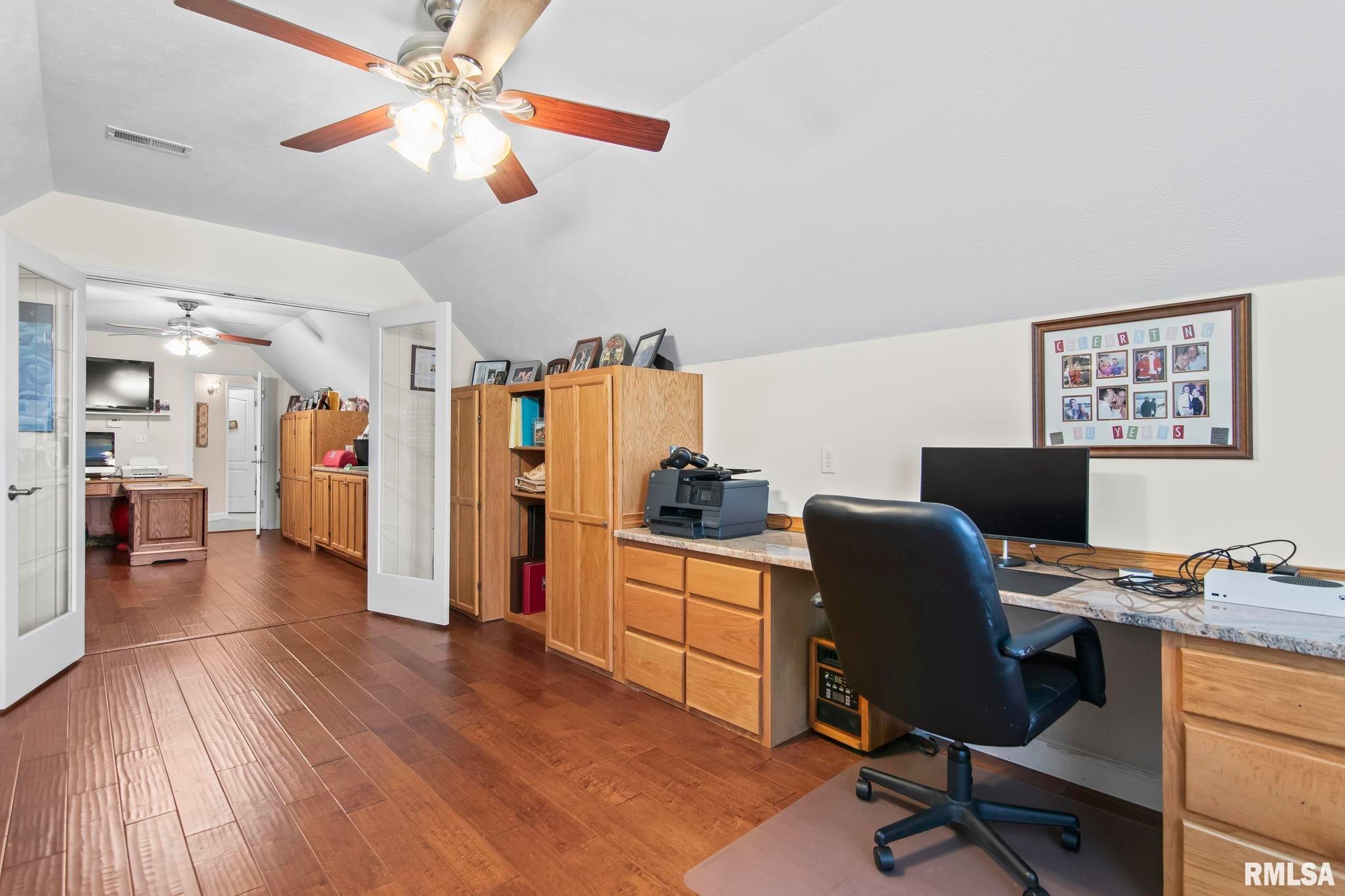 Athens, Illinois, 62613, United States, 5 Bedrooms Bedrooms, ,7 BathroomsBathrooms,Residential,Active,1898238