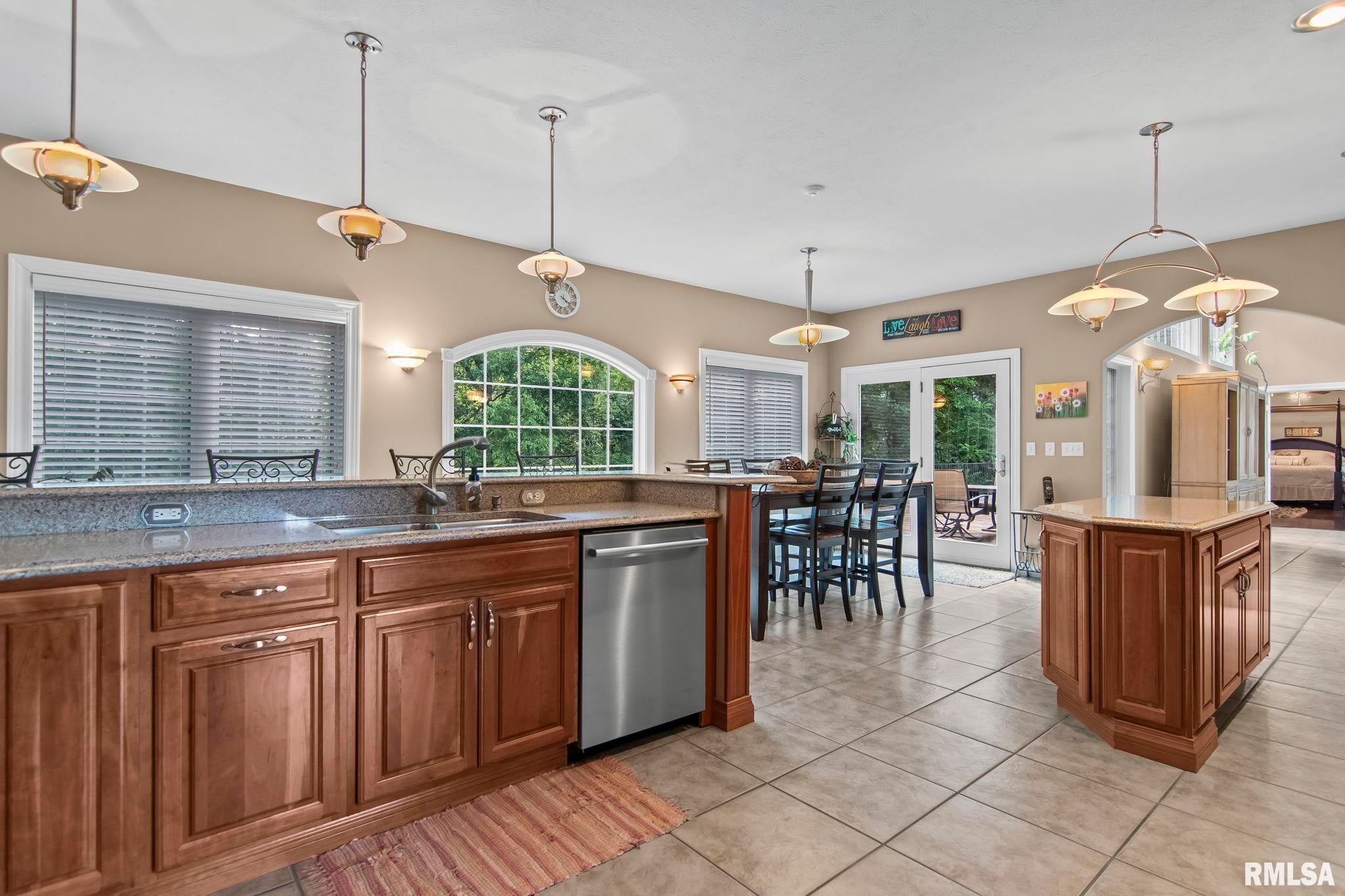 Athens, Illinois, 62613, United States, 5 Bedrooms Bedrooms, ,7 BathroomsBathrooms,Residential,Active,1898238