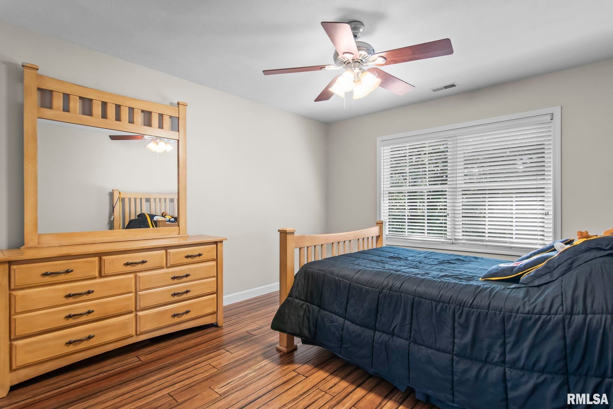 Athens, Illinois, 62613, United States, 5 Bedrooms Bedrooms, ,7 BathroomsBathrooms,Residential,Active,1898238