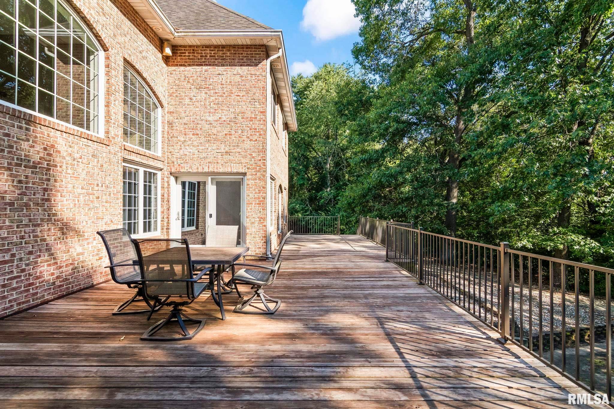 Athens, Illinois, 62613, United States, 5 Bedrooms Bedrooms, ,7 BathroomsBathrooms,Residential,Active,1898238