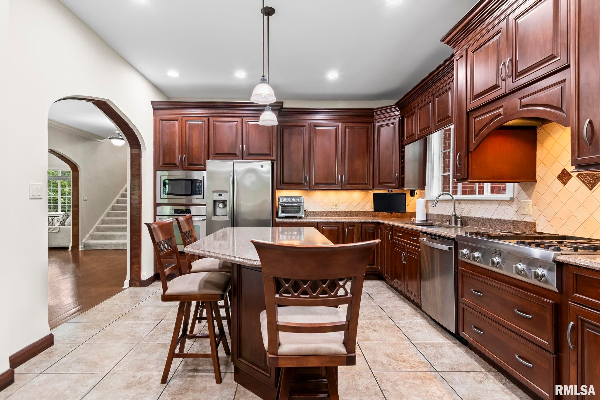 Springfield, Illinois, 62704, United States, 6 Bedrooms Bedrooms, ,7 BathroomsBathrooms,Residential,Active,1820370
