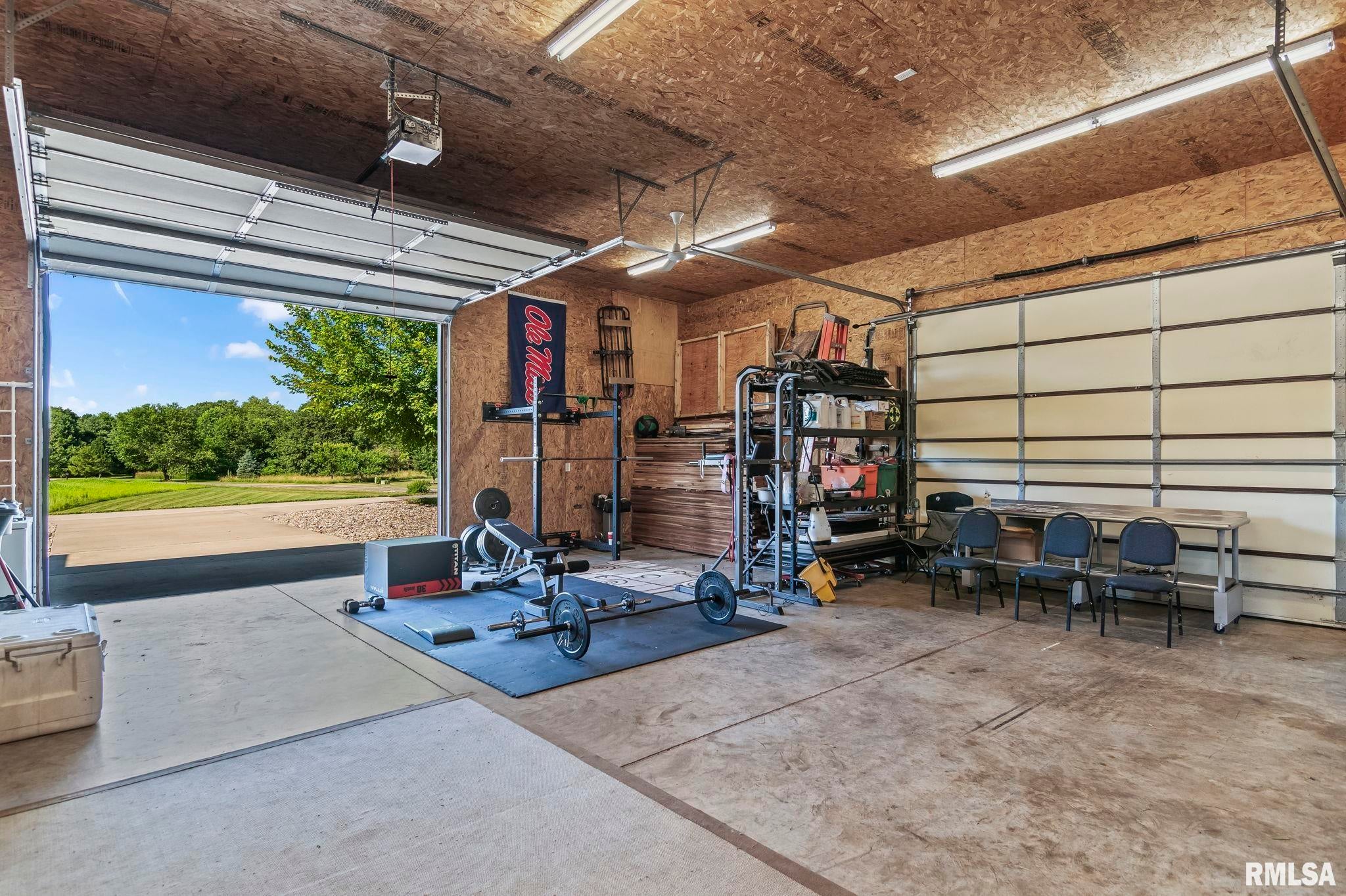 Athens, Illinois, 62613, United States, 5 Bedrooms Bedrooms, ,7 BathroomsBathrooms,Residential,Active,1898238