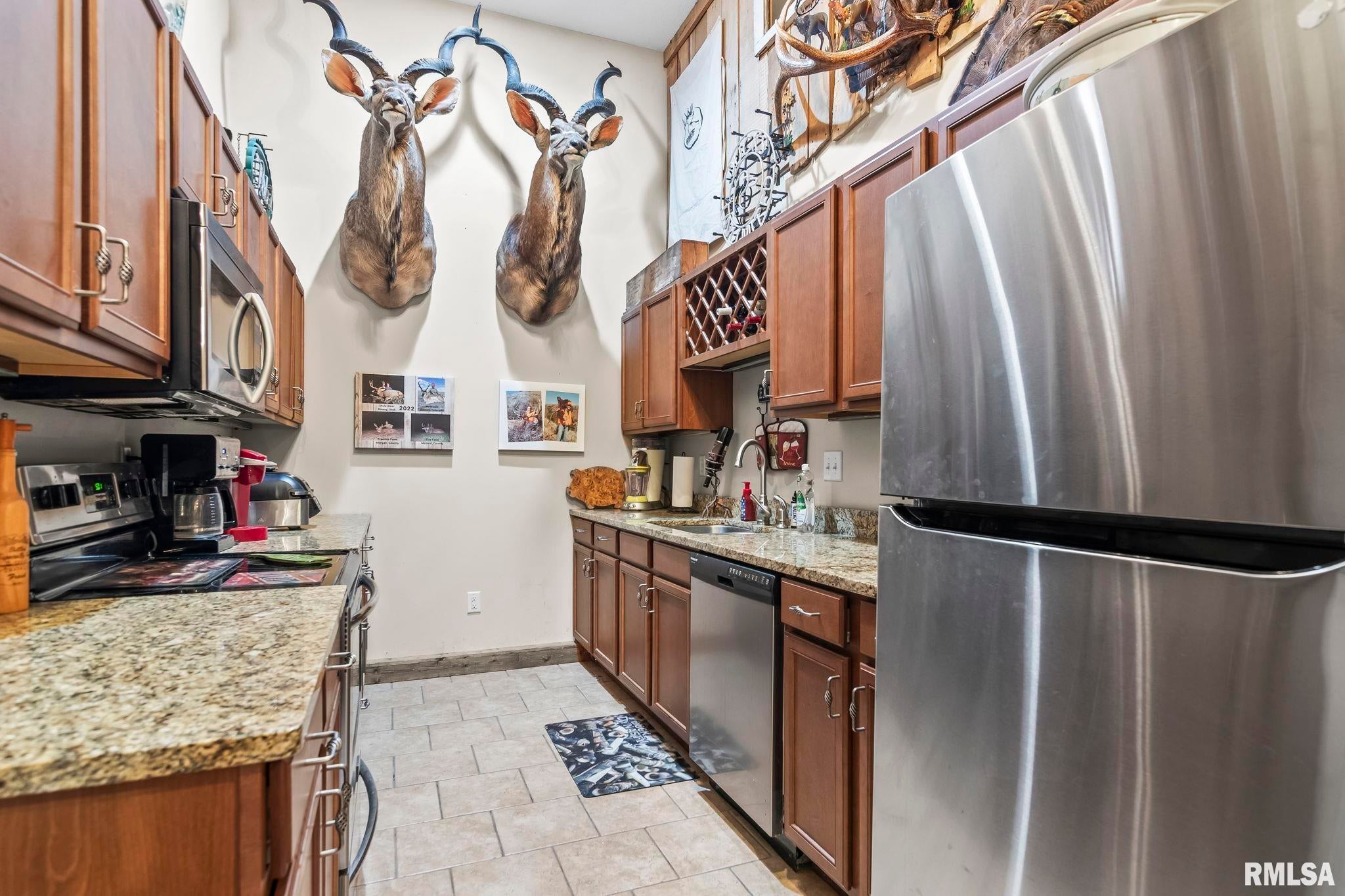 Athens, Illinois, 62613, United States, 5 Bedrooms Bedrooms, ,7 BathroomsBathrooms,Residential,Active,1898238