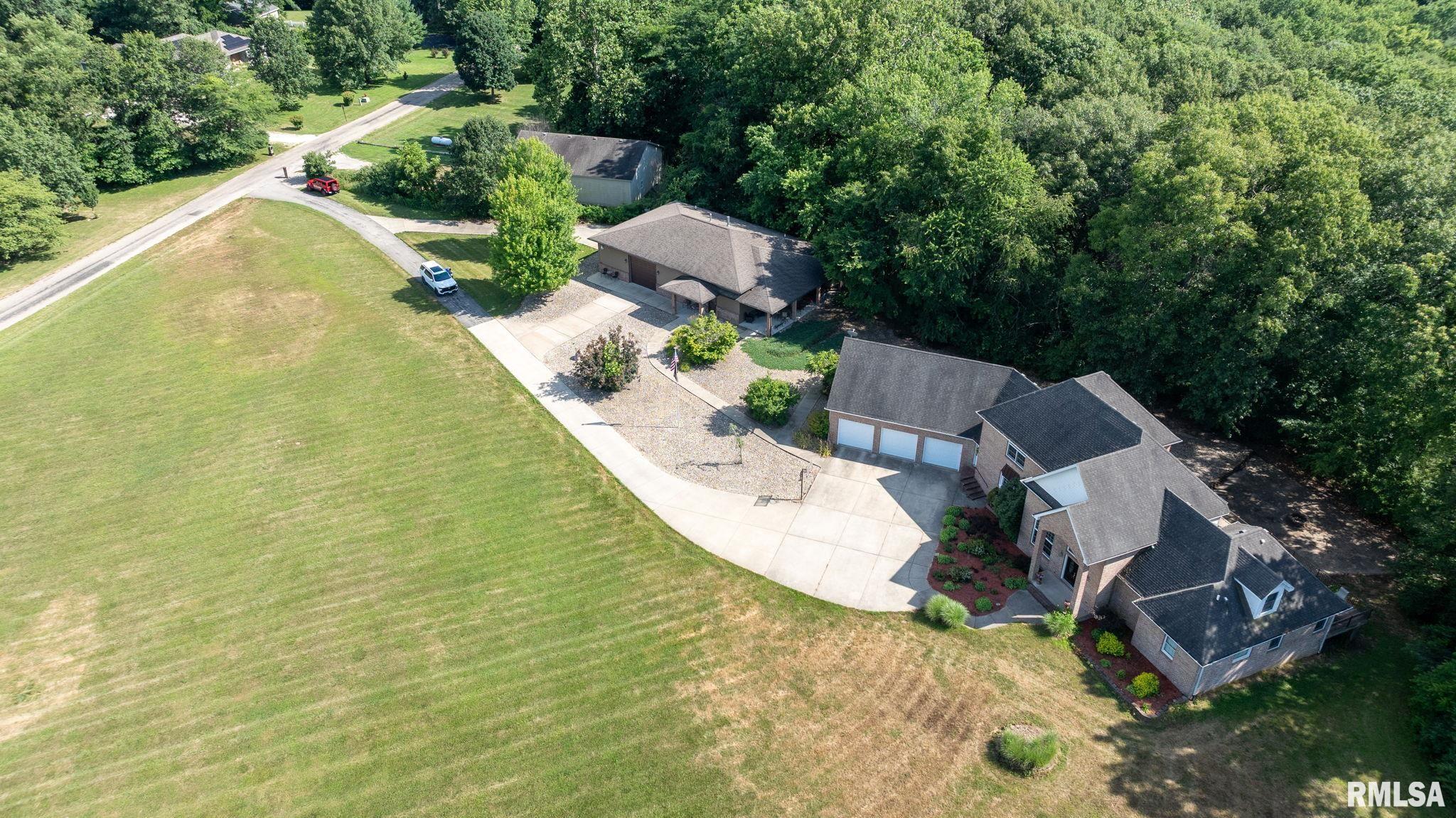 Athens, Illinois, 62613, United States, 5 Bedrooms Bedrooms, ,7 BathroomsBathrooms,Residential,Active,1898238