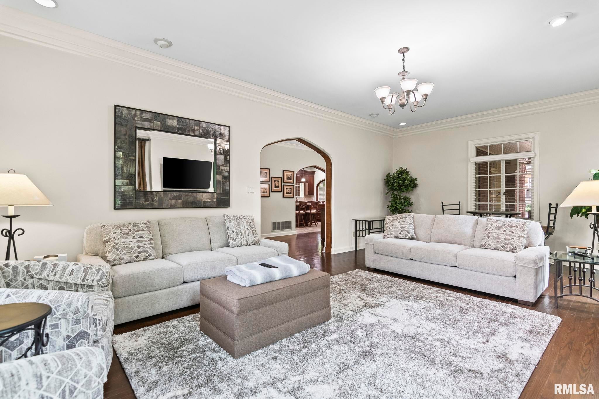 Springfield, Illinois, 62704, United States, 6 Bedrooms Bedrooms, ,7 BathroomsBathrooms,Residential,Active,1820370