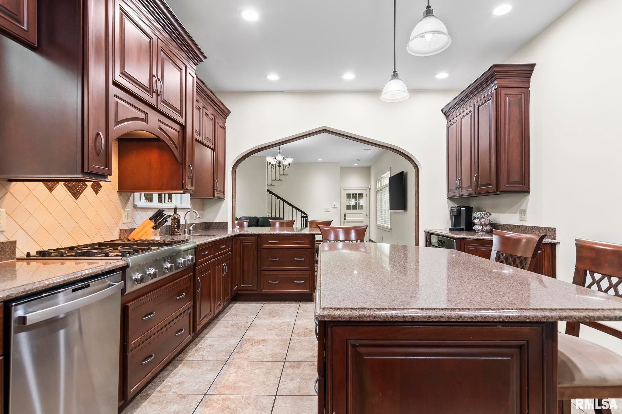 Springfield, Illinois, 62704, United States, 6 Bedrooms Bedrooms, ,7 BathroomsBathrooms,Residential,Active,1820370