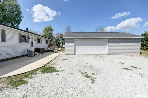 1905 W VANDEVEER ST, TAYLORVILLE, IL 62568 - Image 1