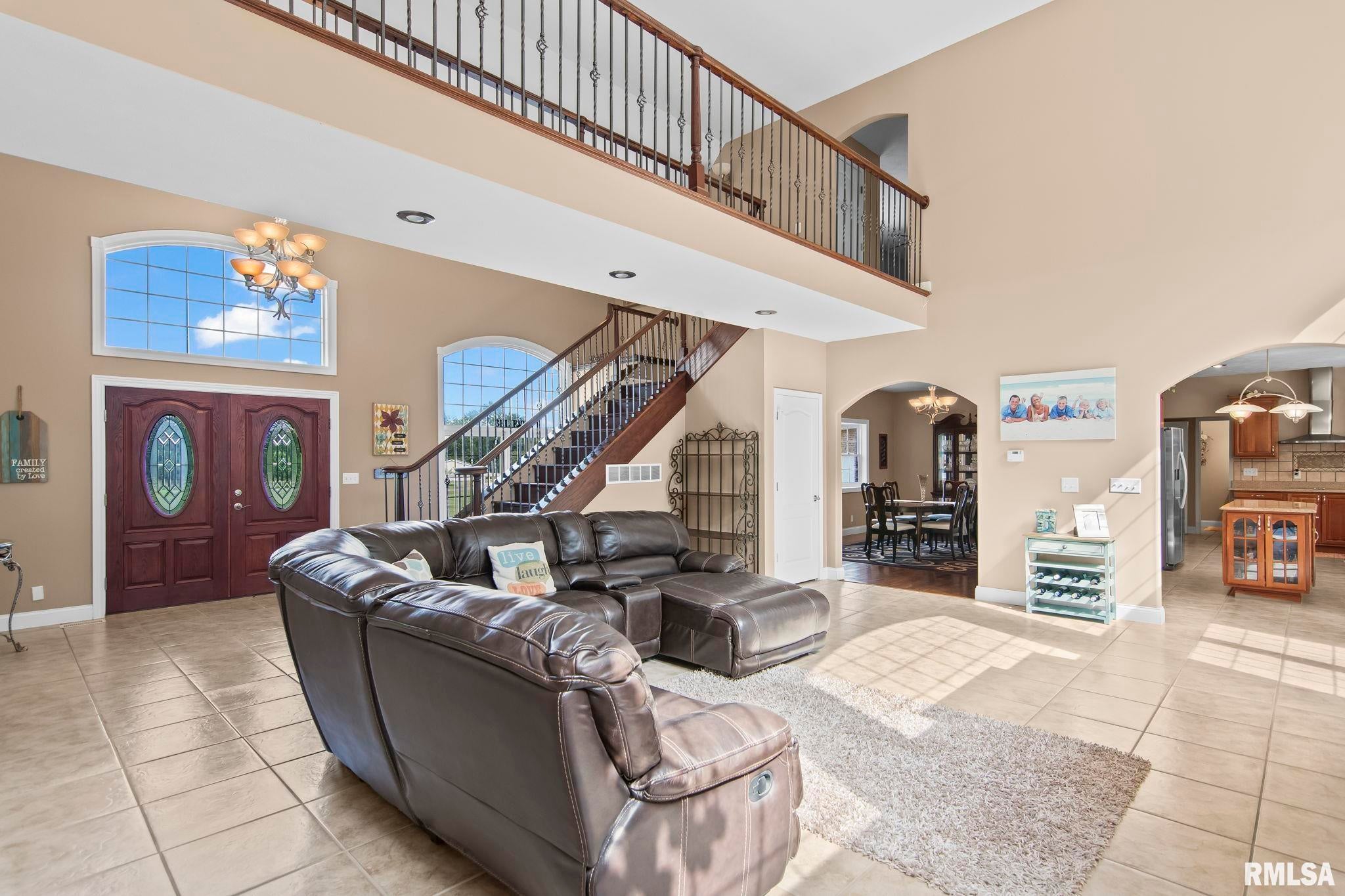 Athens, Illinois, 62613, United States, 5 Bedrooms Bedrooms, ,7 BathroomsBathrooms,Residential,Active,1898238