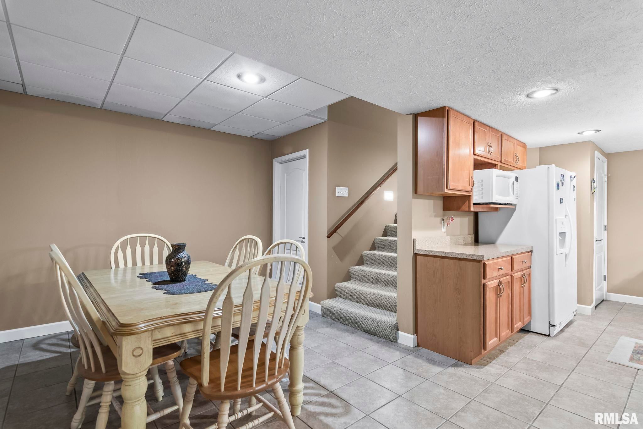 Athens, Illinois, 62613, United States, 5 Bedrooms Bedrooms, ,7 BathroomsBathrooms,Residential,Active,1898238