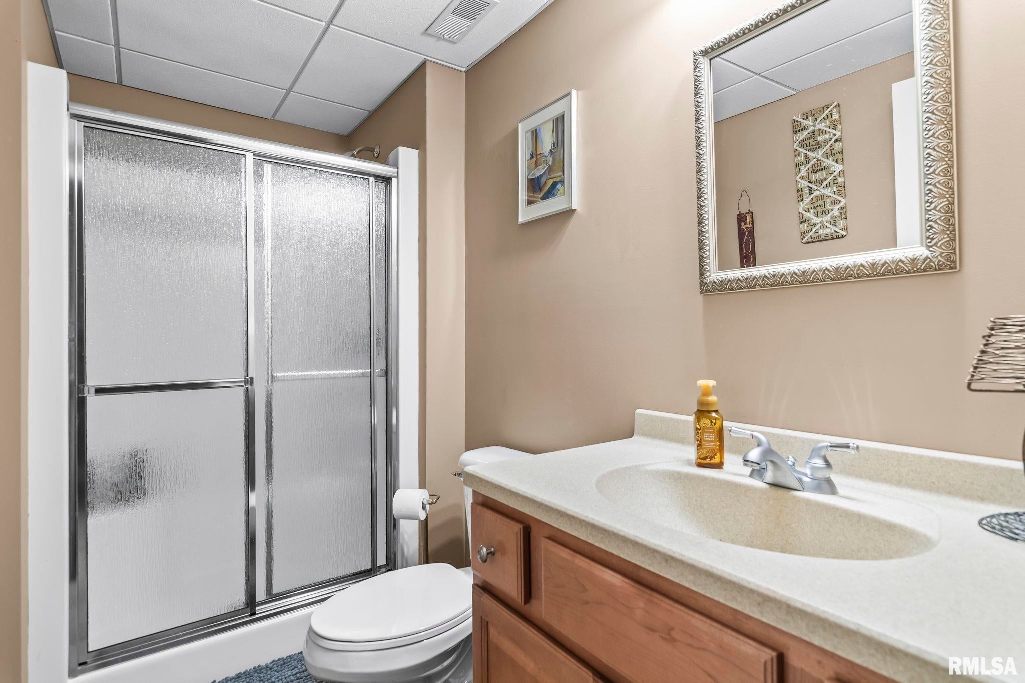 Athens, Illinois, 62613, United States, 5 Bedrooms Bedrooms, ,7 BathroomsBathrooms,Residential,Active,1898238