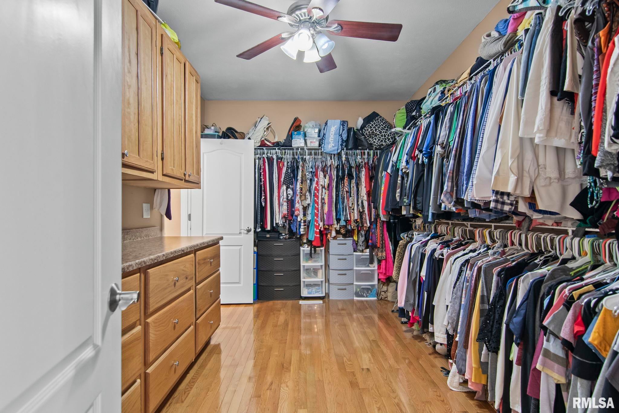 Athens, Illinois, 62613, United States, 5 Bedrooms Bedrooms, ,7 BathroomsBathrooms,Residential,Active,1898238