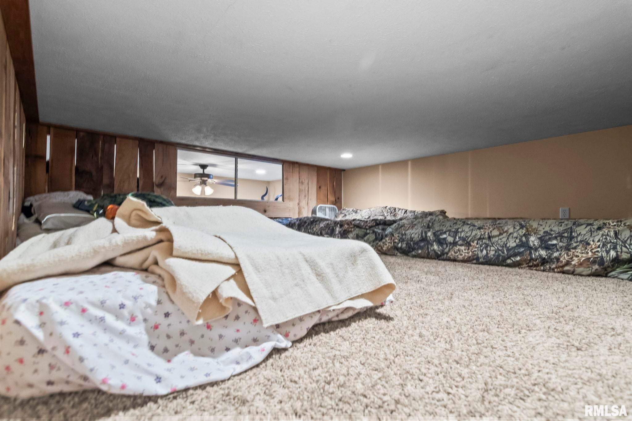 Athens, Illinois, 62613, United States, 5 Bedrooms Bedrooms, ,7 BathroomsBathrooms,Residential,Active,1898238