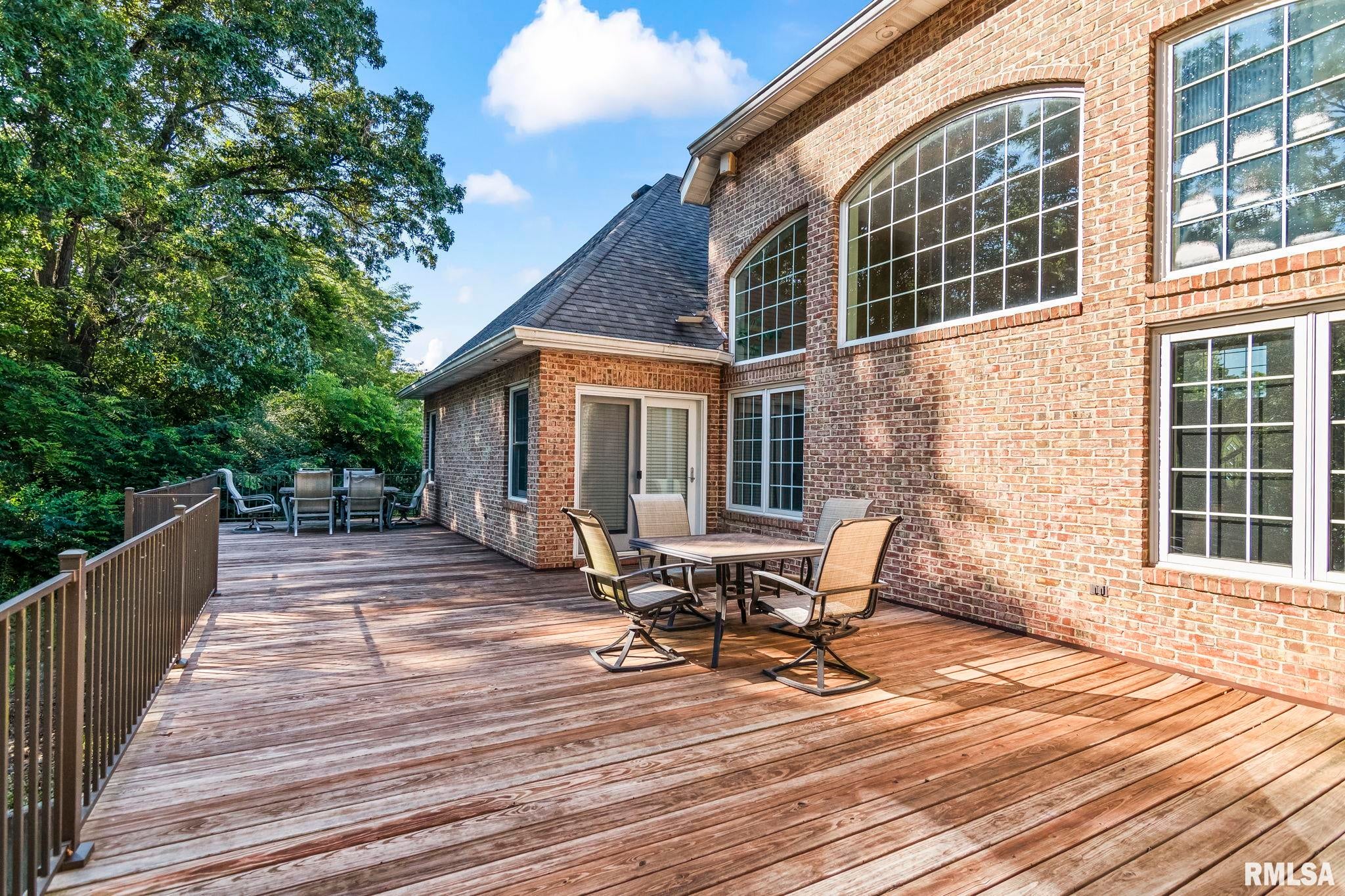 Athens, Illinois, 62613, United States, 5 Bedrooms Bedrooms, ,7 BathroomsBathrooms,Residential,Active,1898238