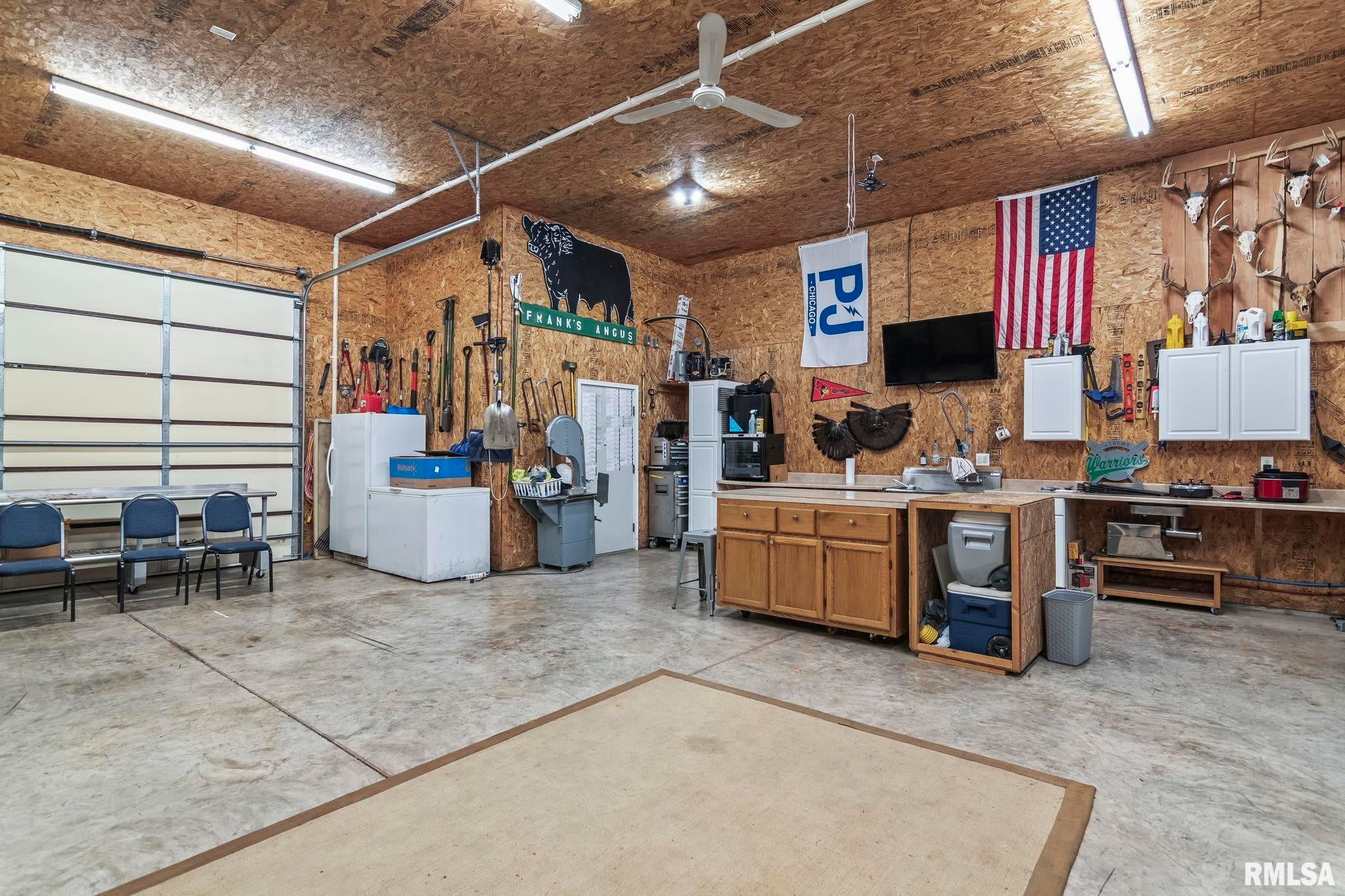 Athens, Illinois, 62613, United States, 5 Bedrooms Bedrooms, ,7 BathroomsBathrooms,Residential,Active,1898238